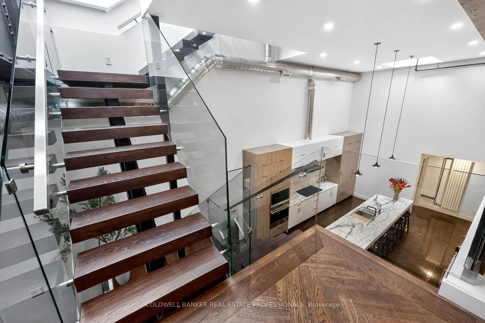 326 Carlaw Avenue #127