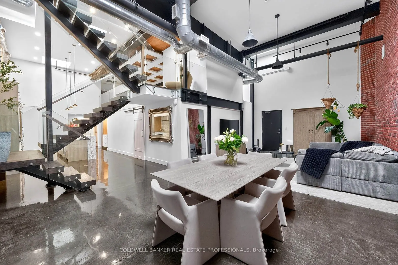 326 Carlaw Avenue #127