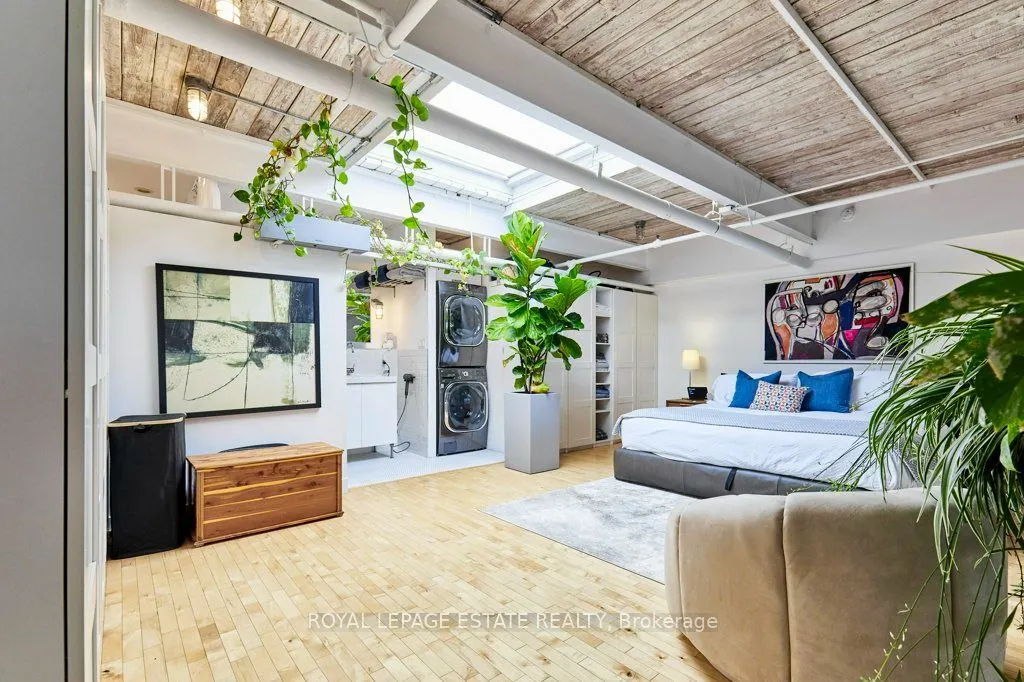 1173 Dundas Street E #217