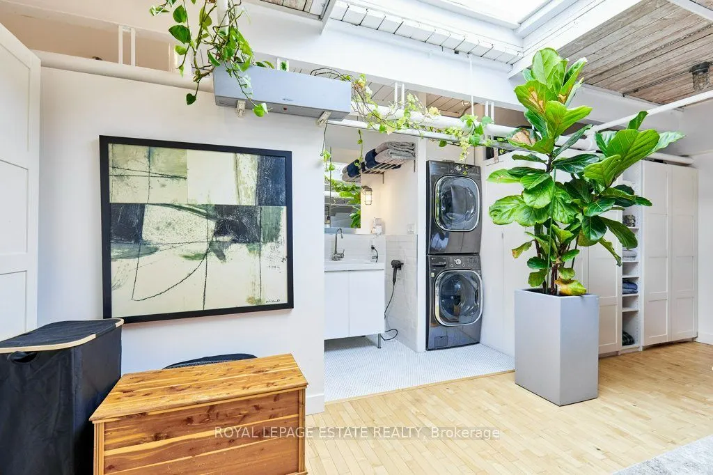 1173 Dundas Street E #217