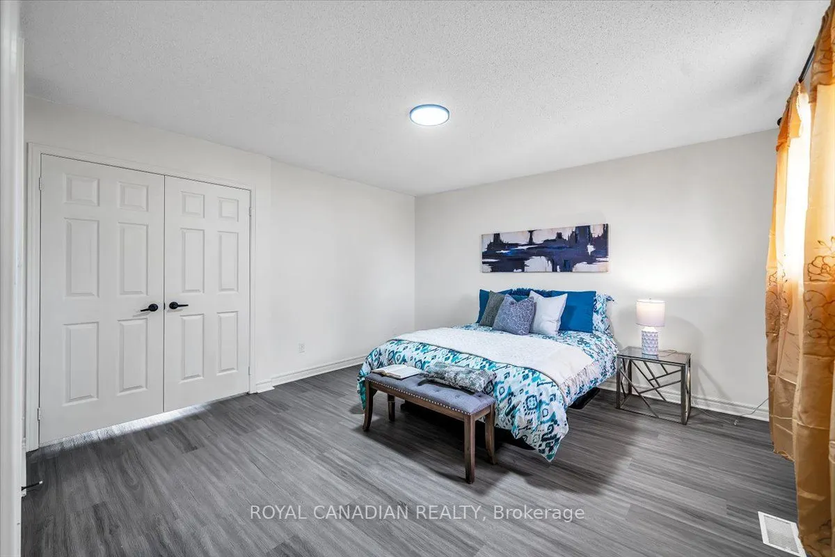 72 Short Crescent