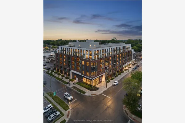 201 Brock Street S