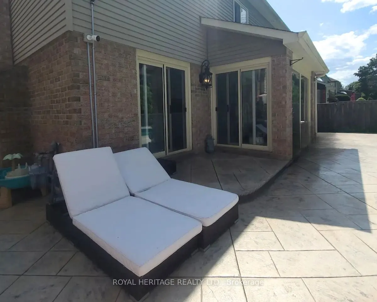 1221 Fieldstone Circle