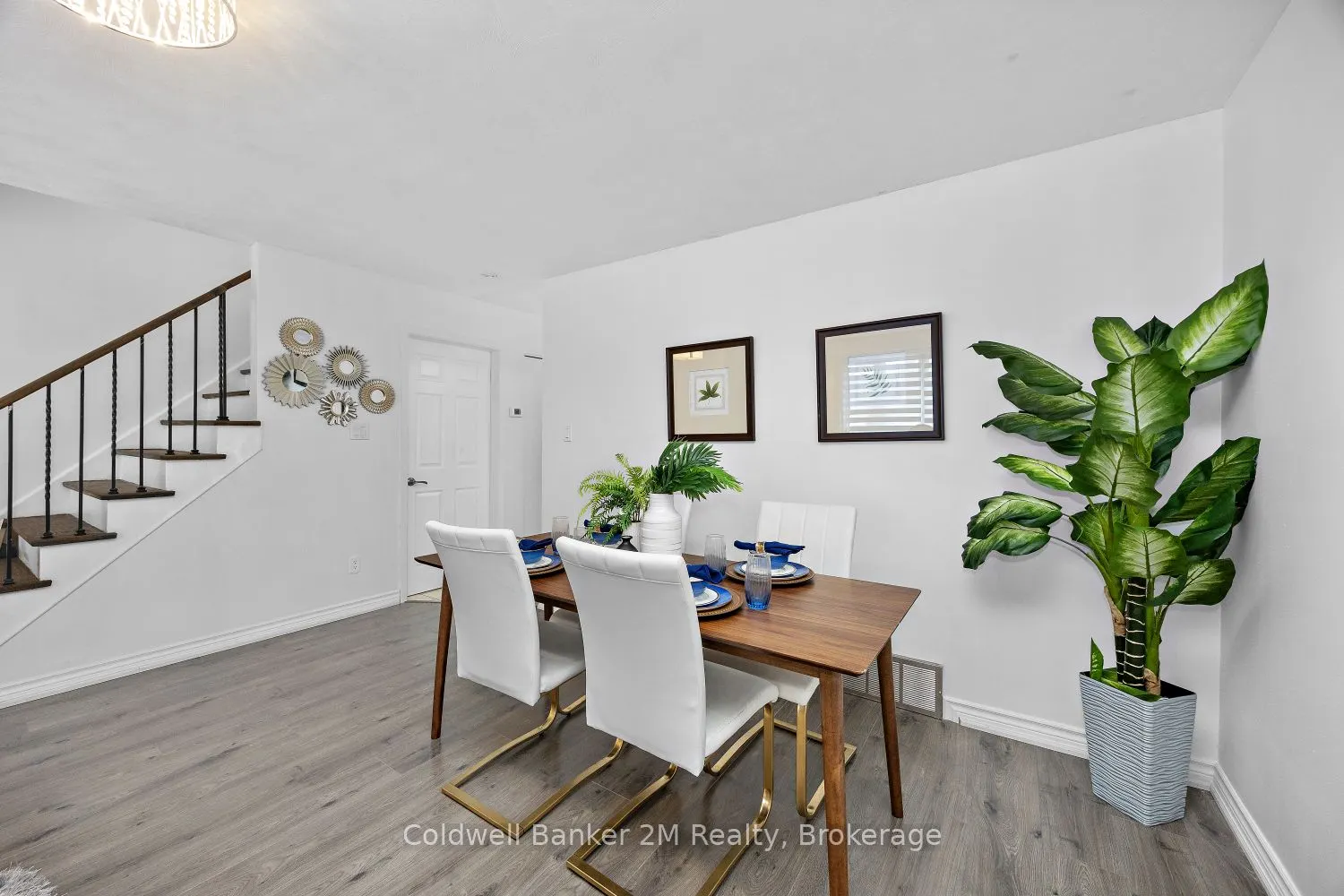 152 Taunton Road W