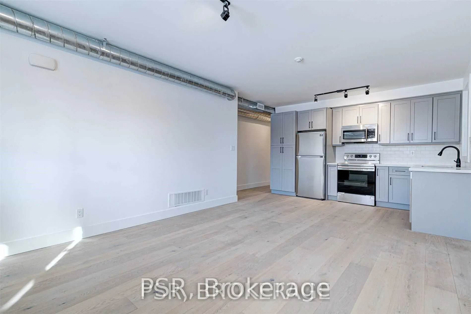 87 Hammersmith Avenue #Main