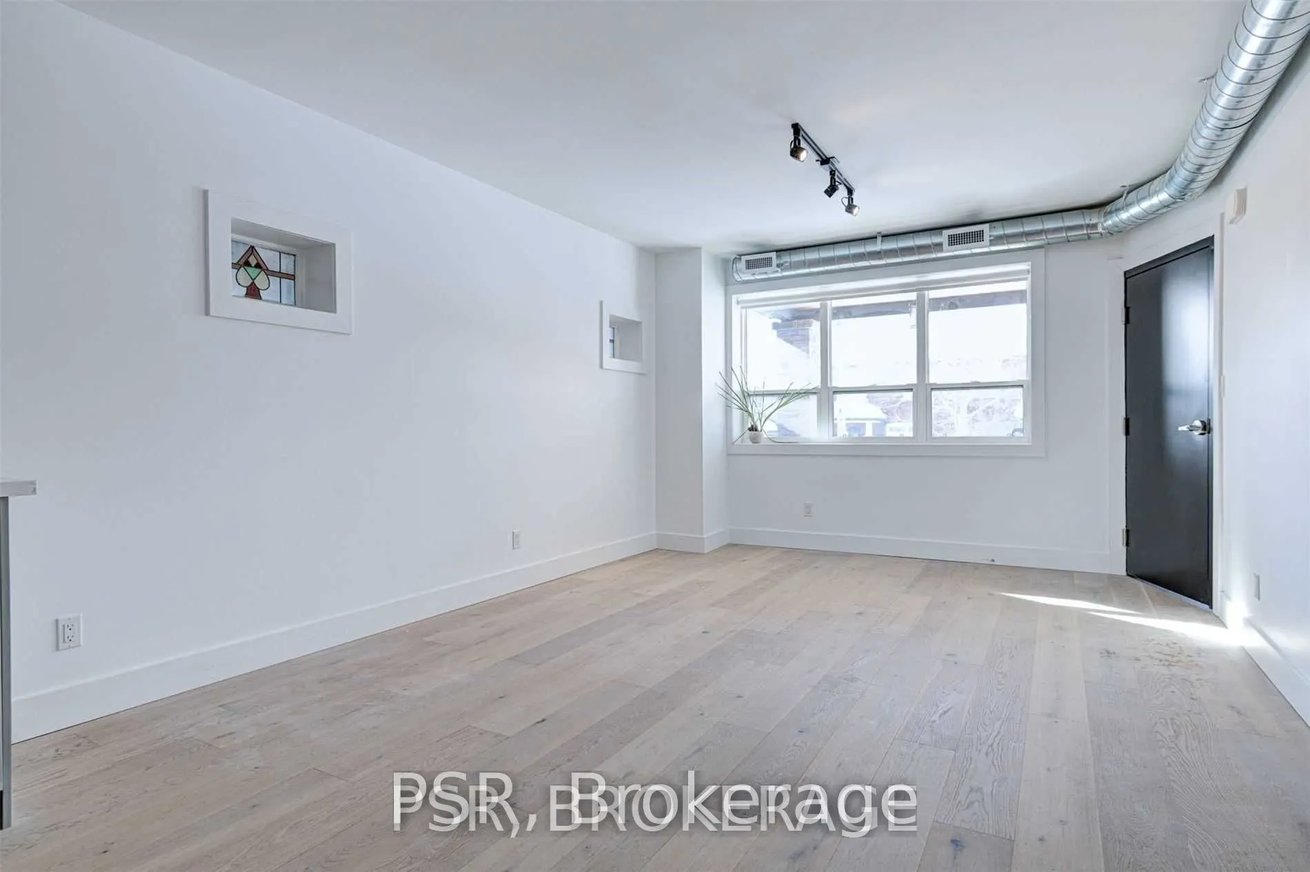 87 Hammersmith Avenue #Main