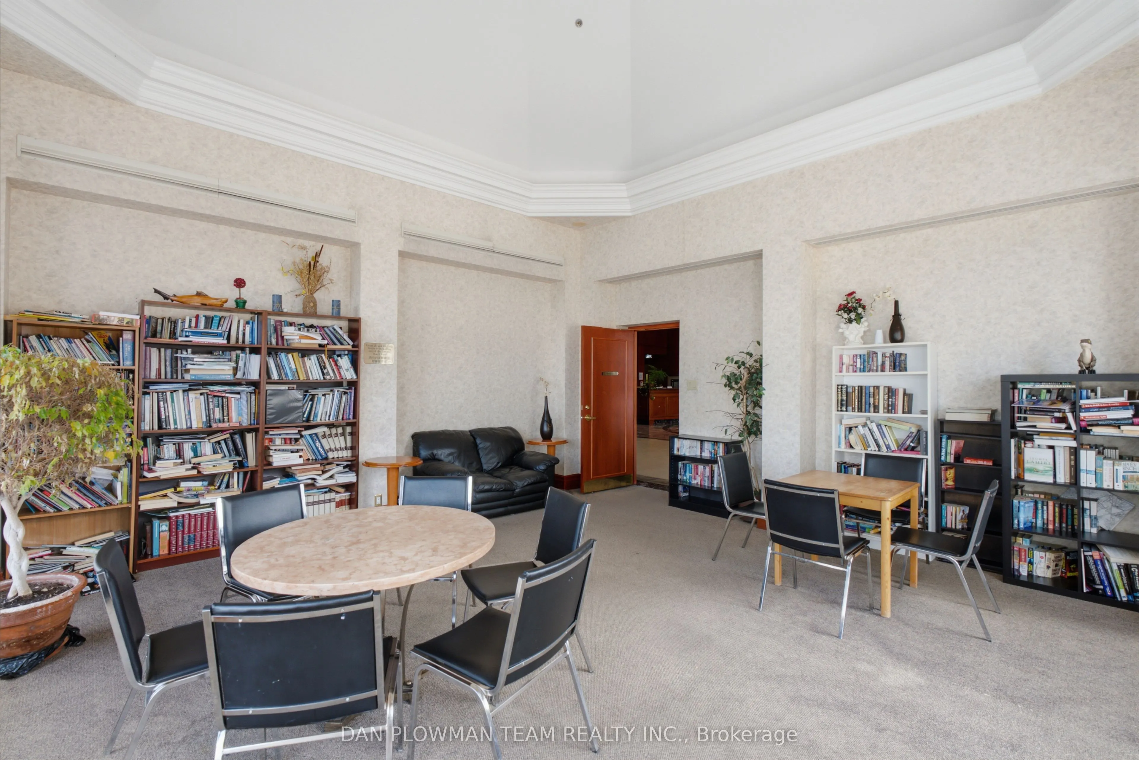 8 Lee Centre Drive #913