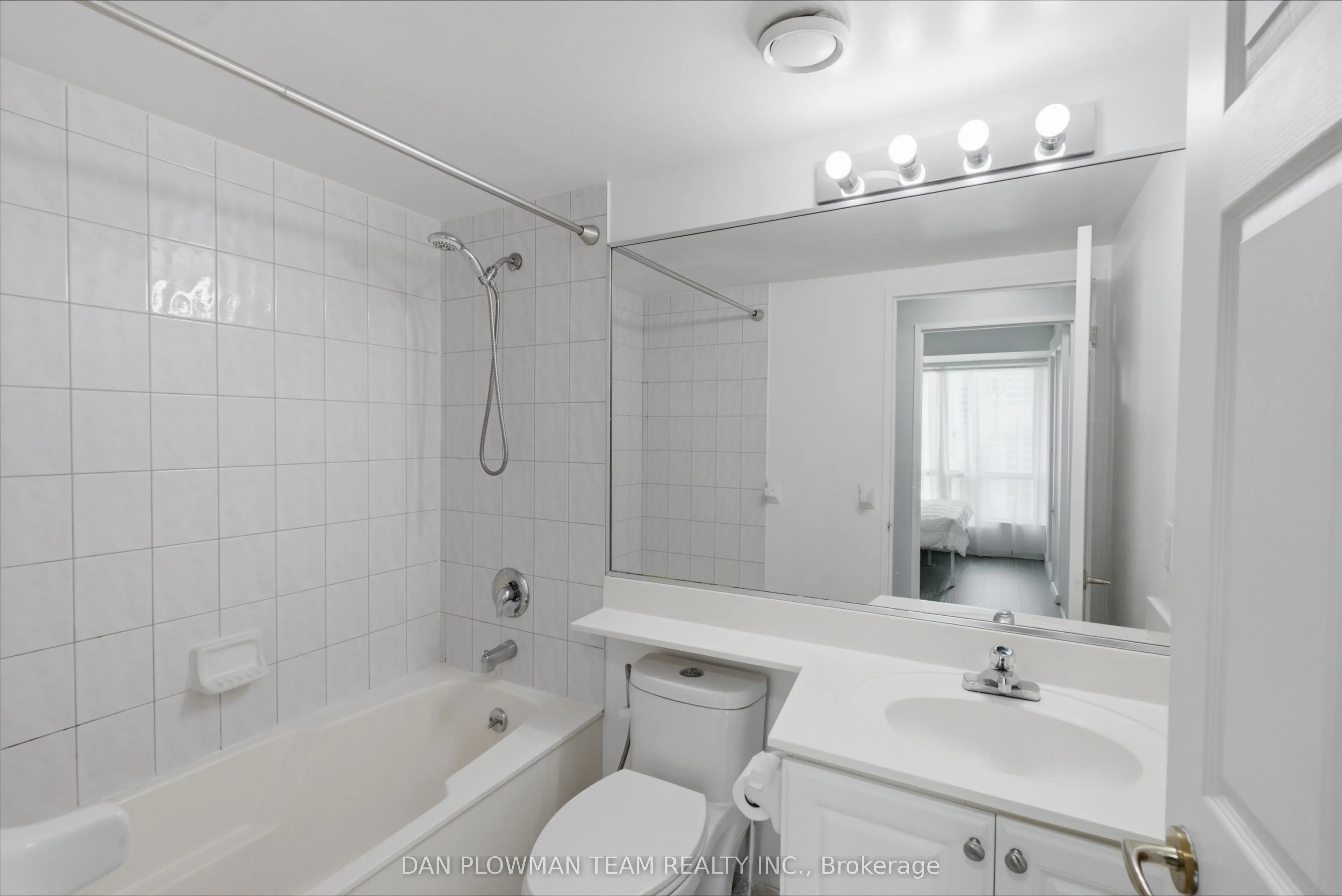 8 Lee Centre Drive #913