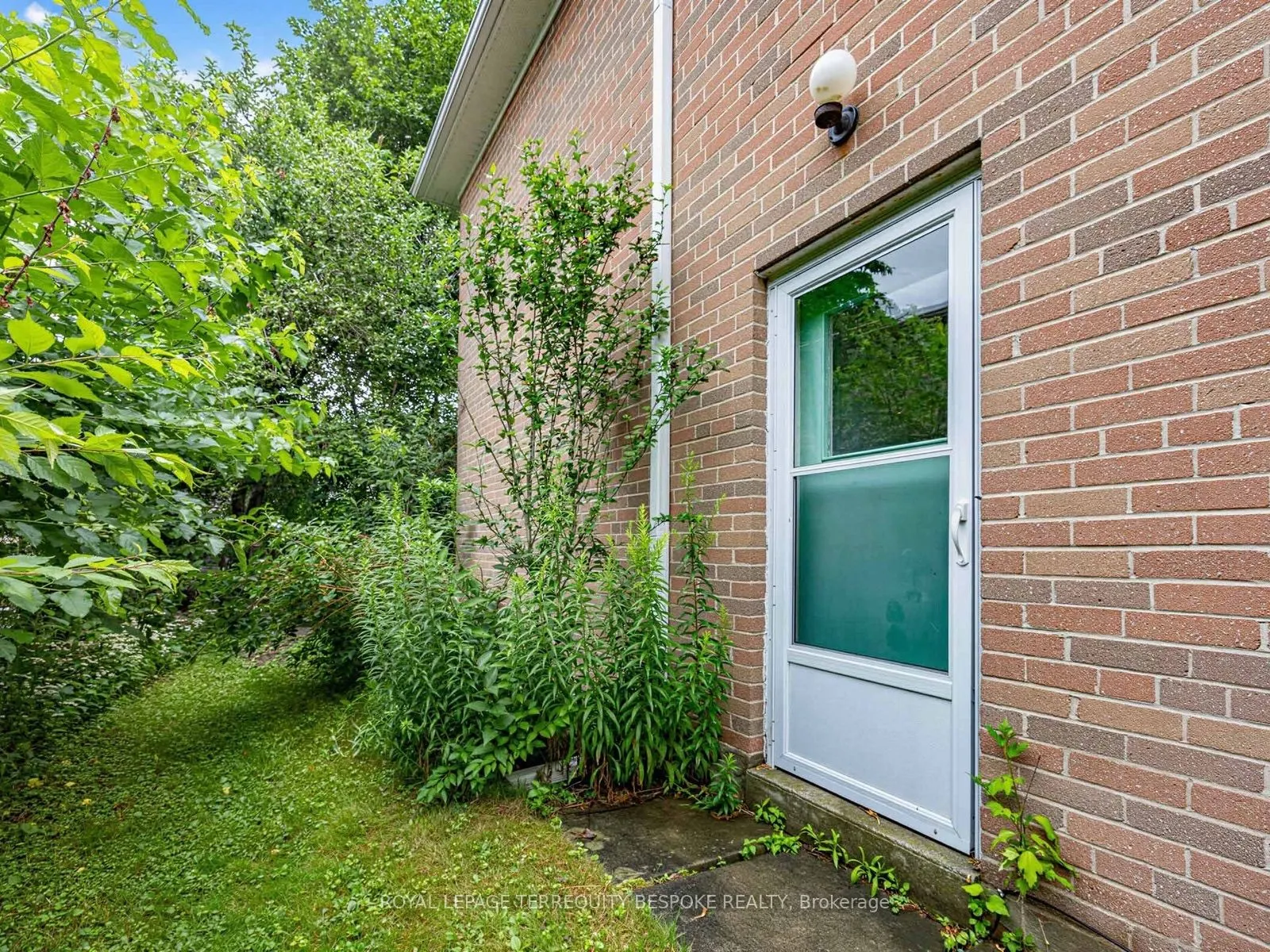 9 Midcroft Drive