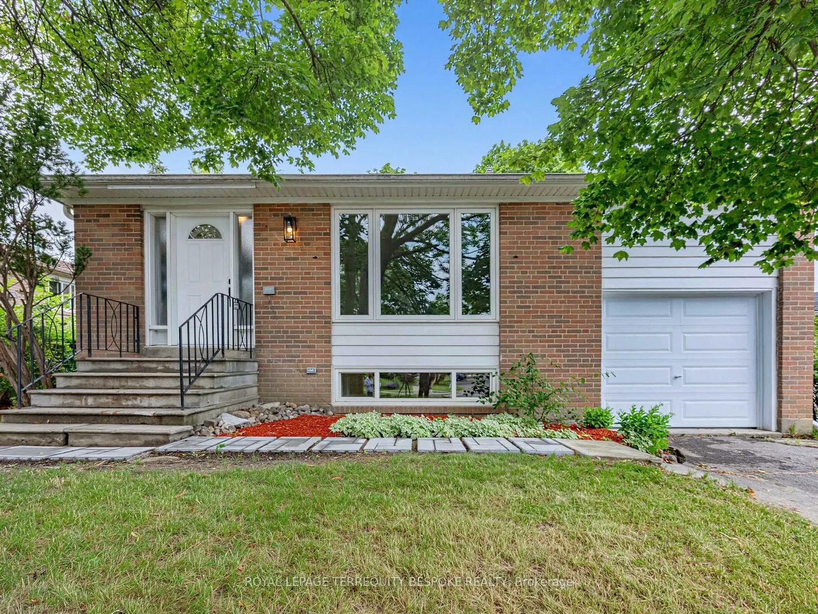 9 Midcroft Drive