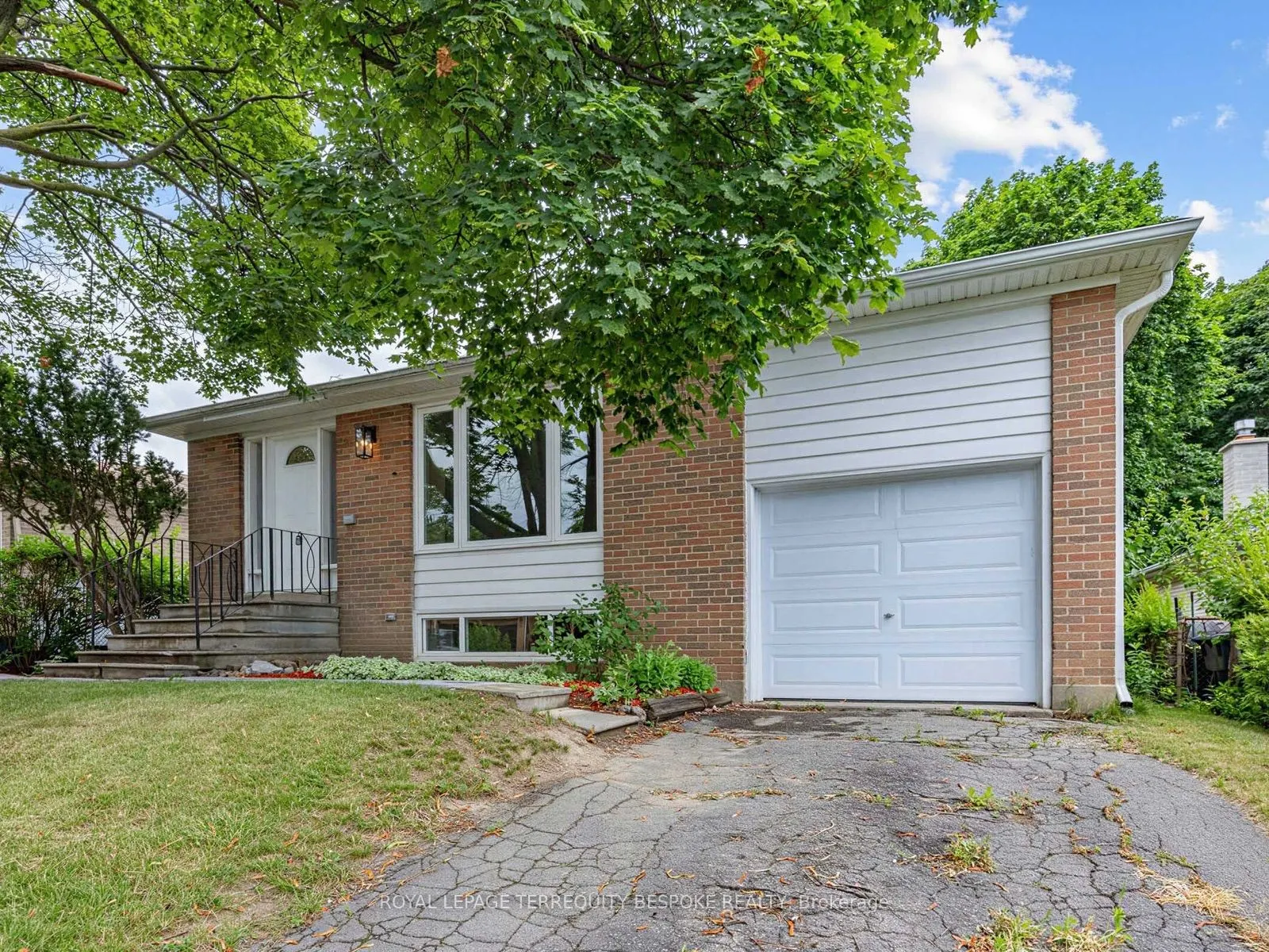 9 Midcroft Drive