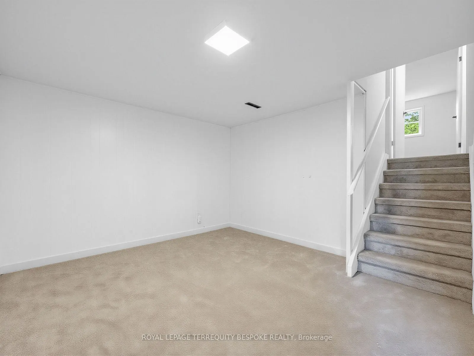 9 Midcroft Drive
