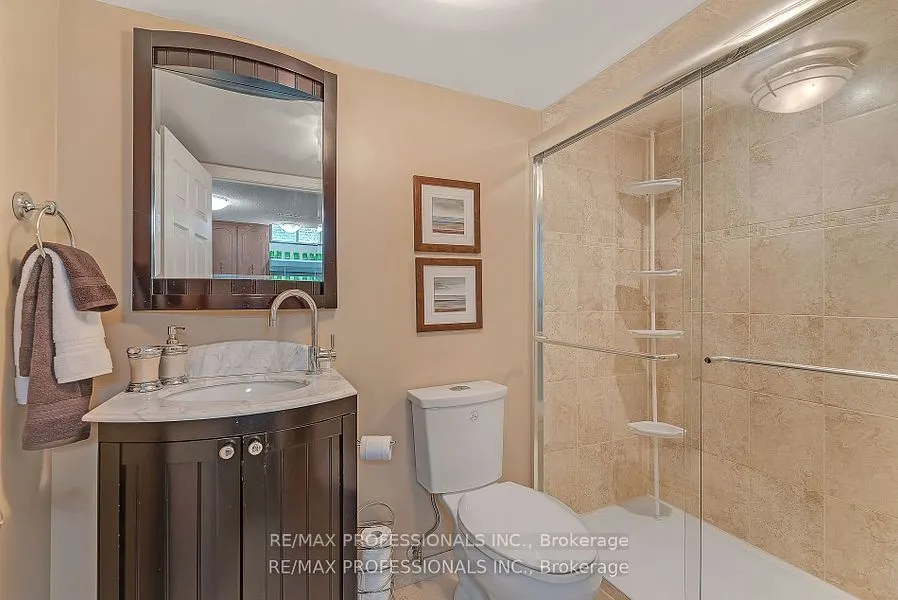 124 Panter Crescent #Lower