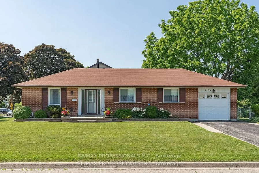 124 Panter Crescent #Lower
