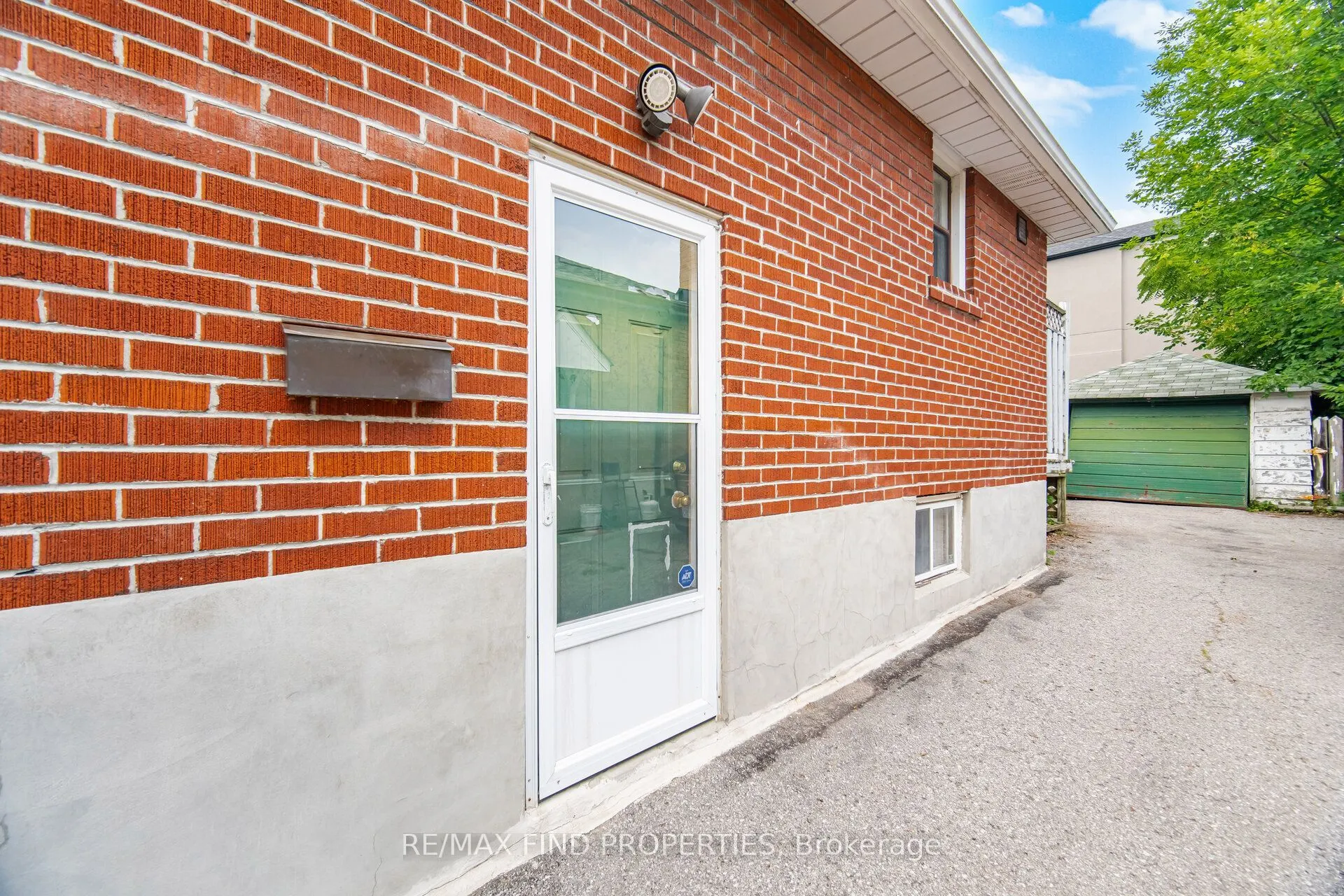 36 Pinegrove Avenue