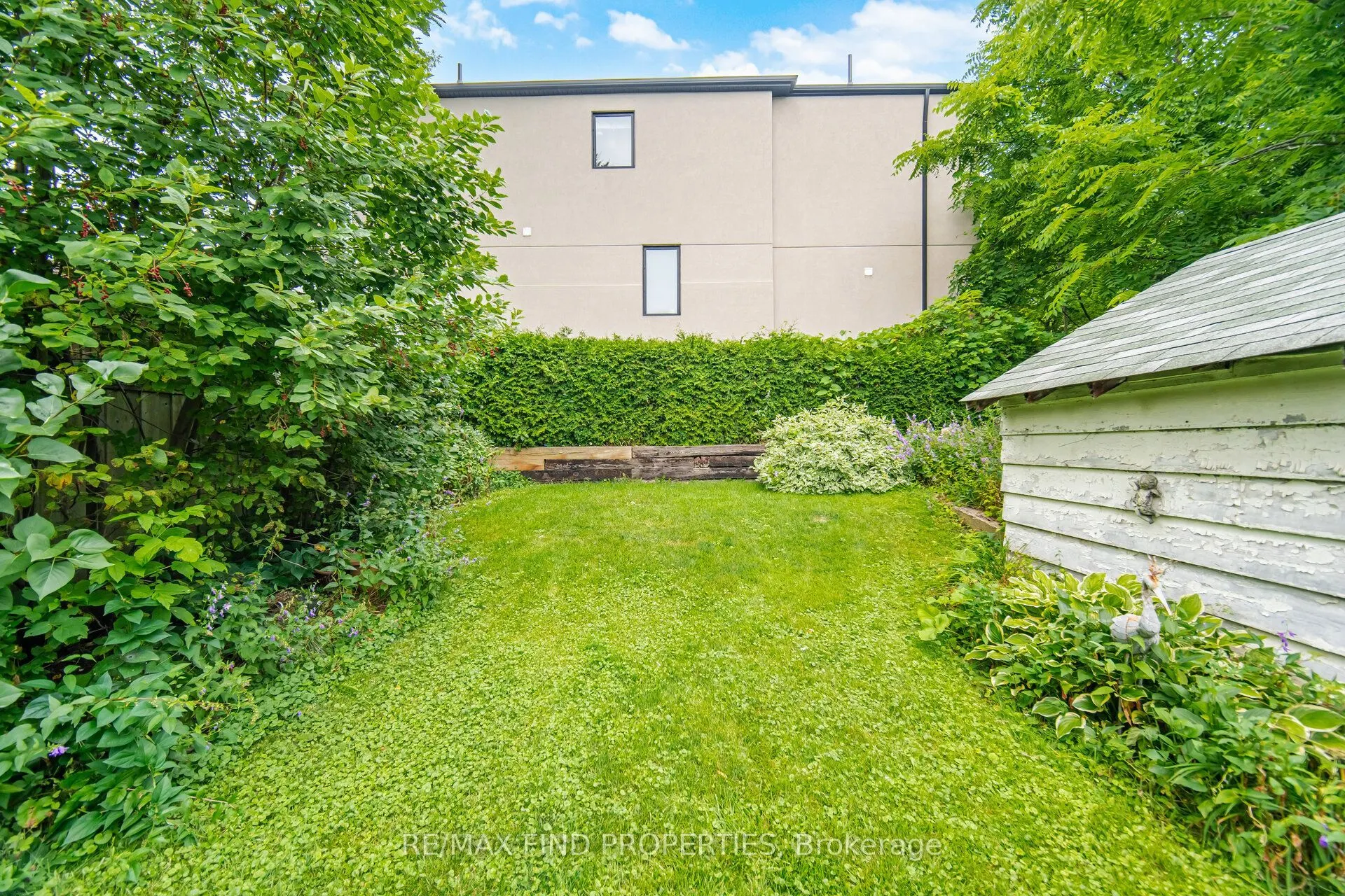 36 Pinegrove Avenue