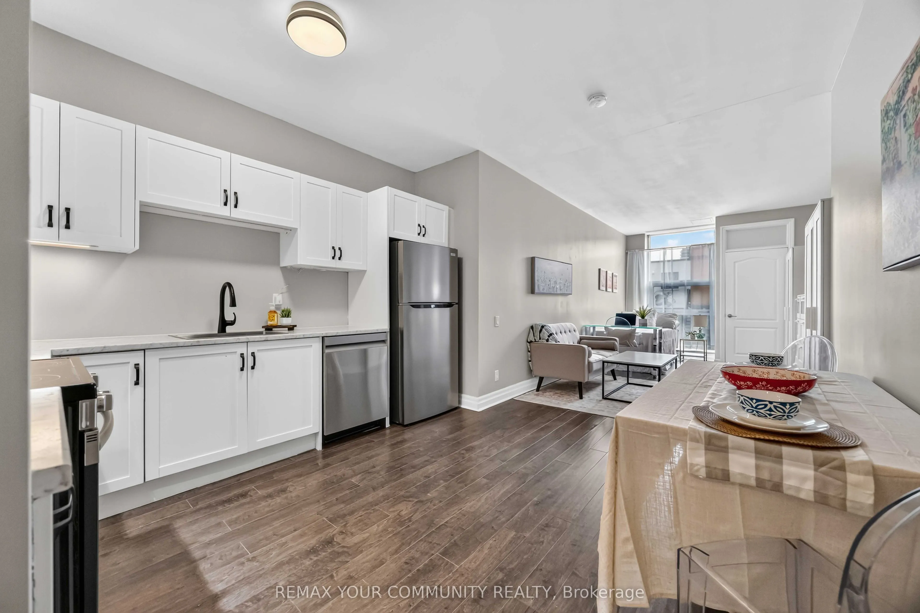 44 Bond Street W #101