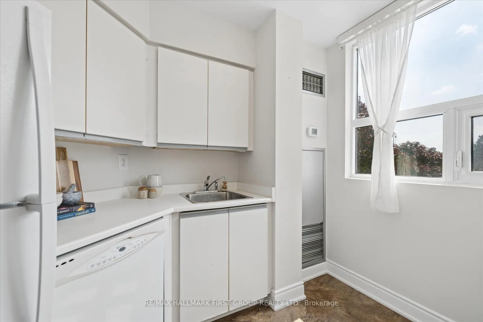 2 Westney Road N #206