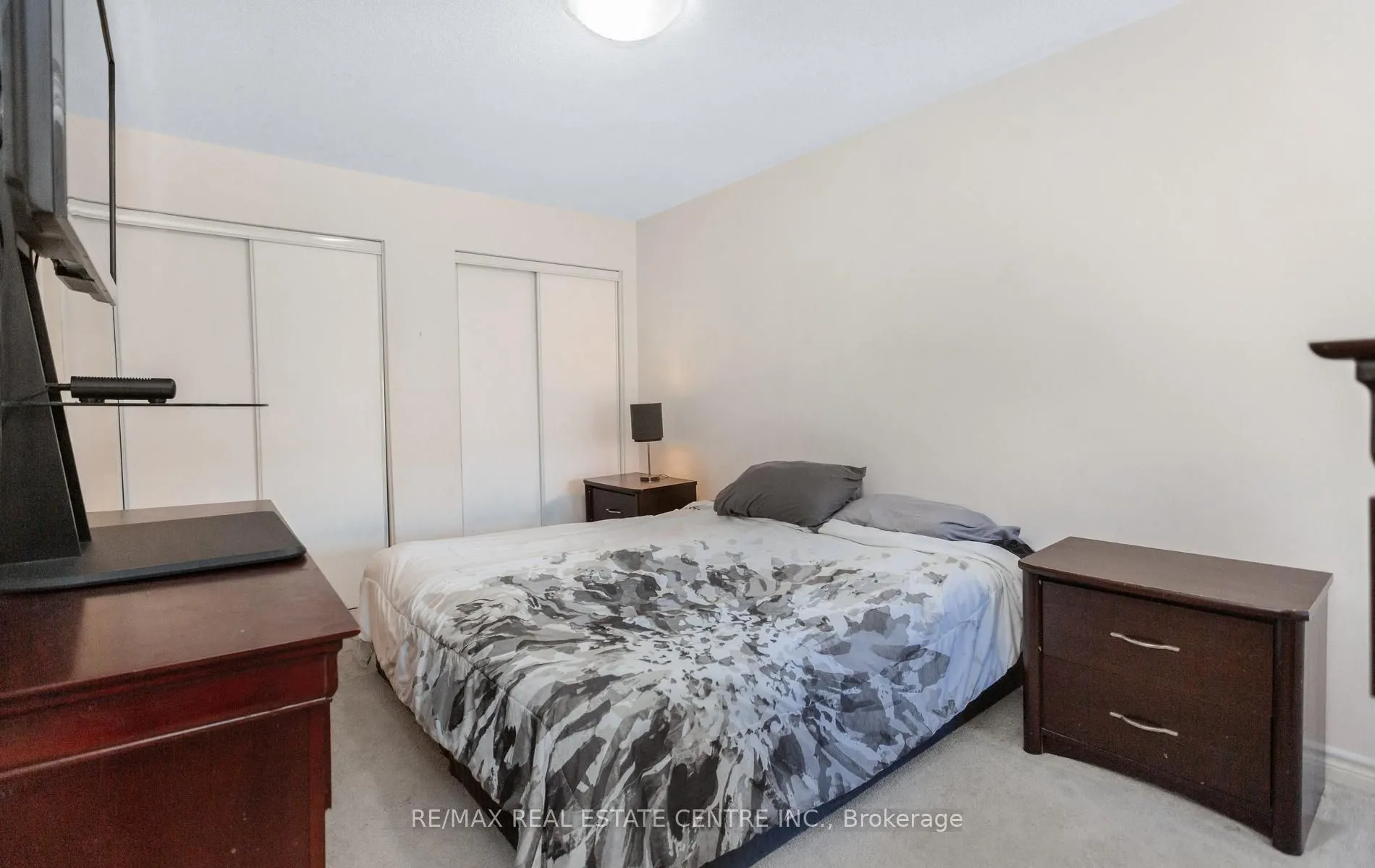 1084 Silk Street