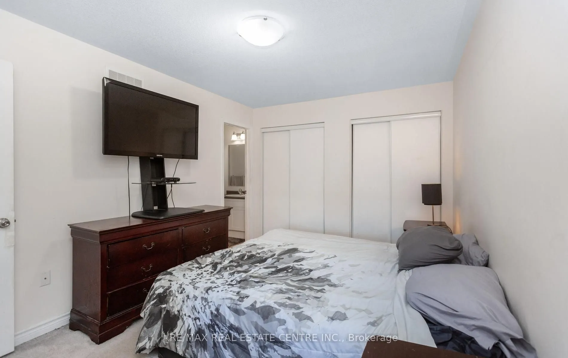 1084 Silk Street