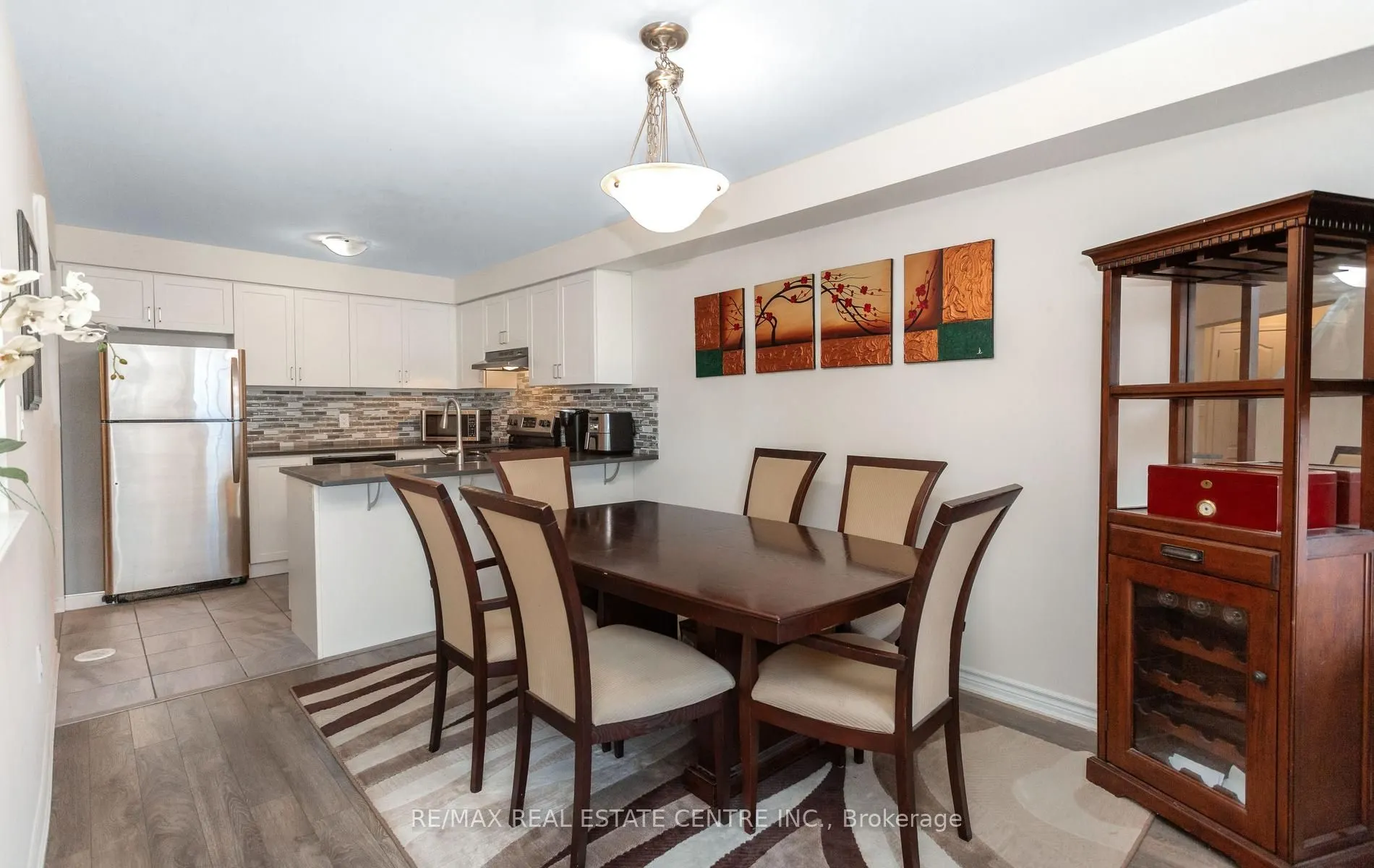 1084 Silk Street