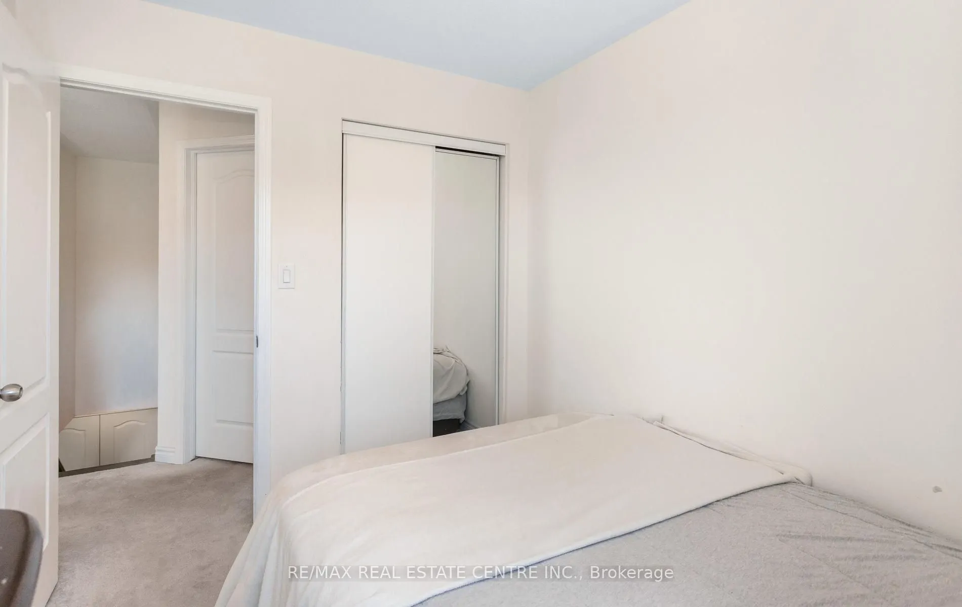 1084 Silk Street