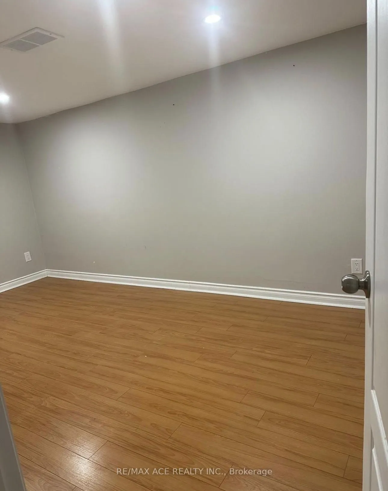 18 Roseglor Crescent