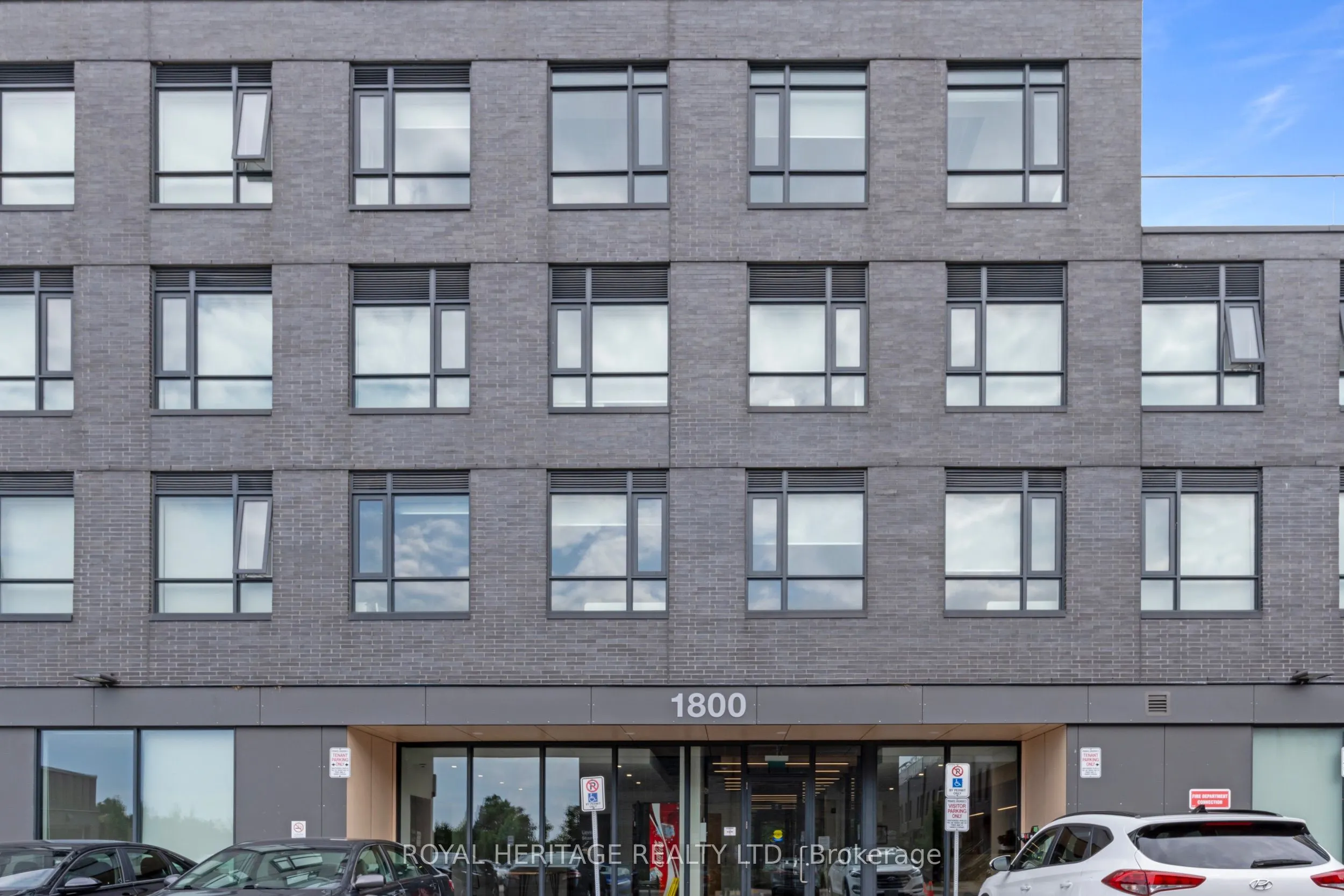 1800 Simcoe Street N #307