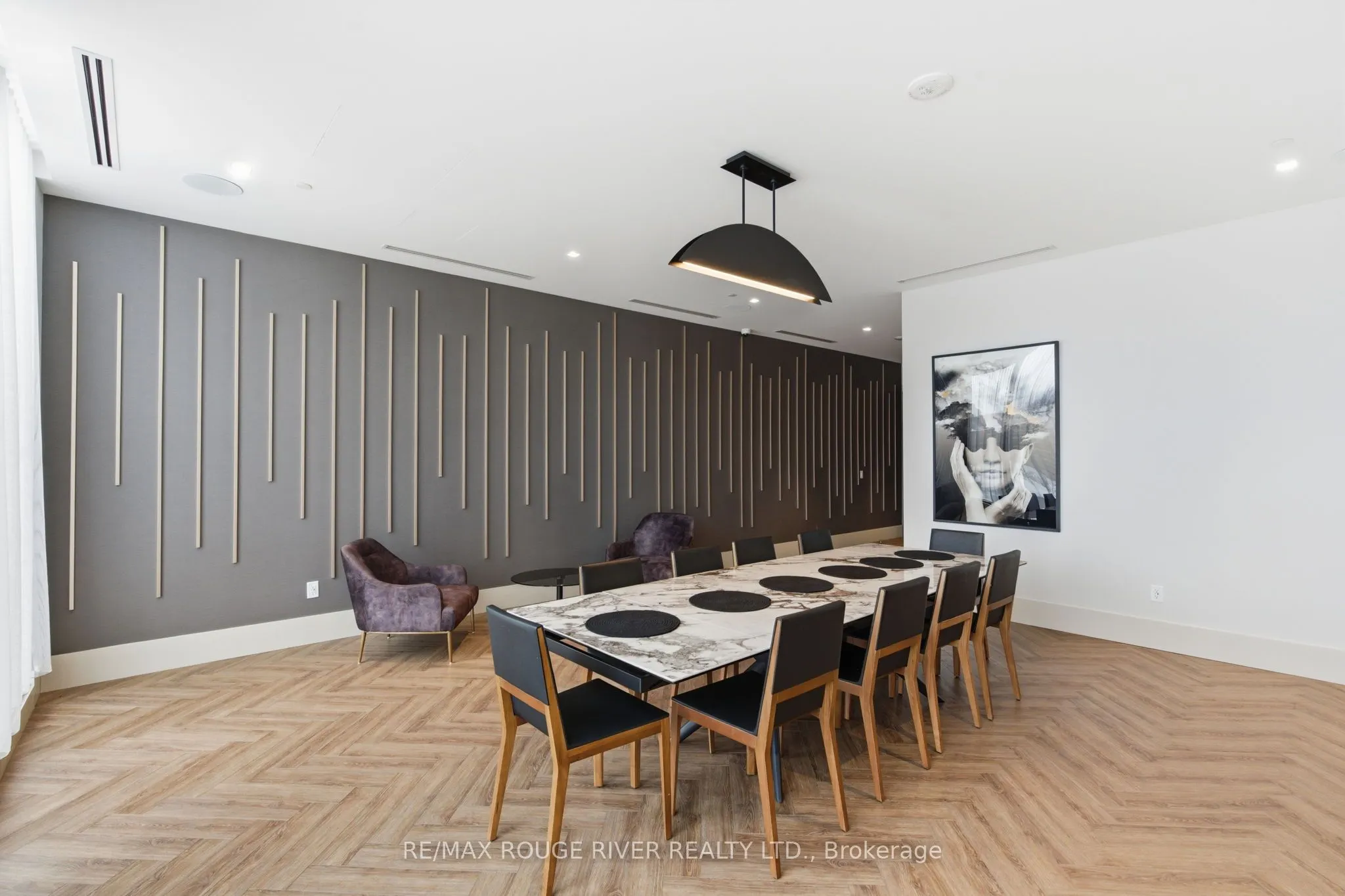 2545 SIMCOE Street N #2321