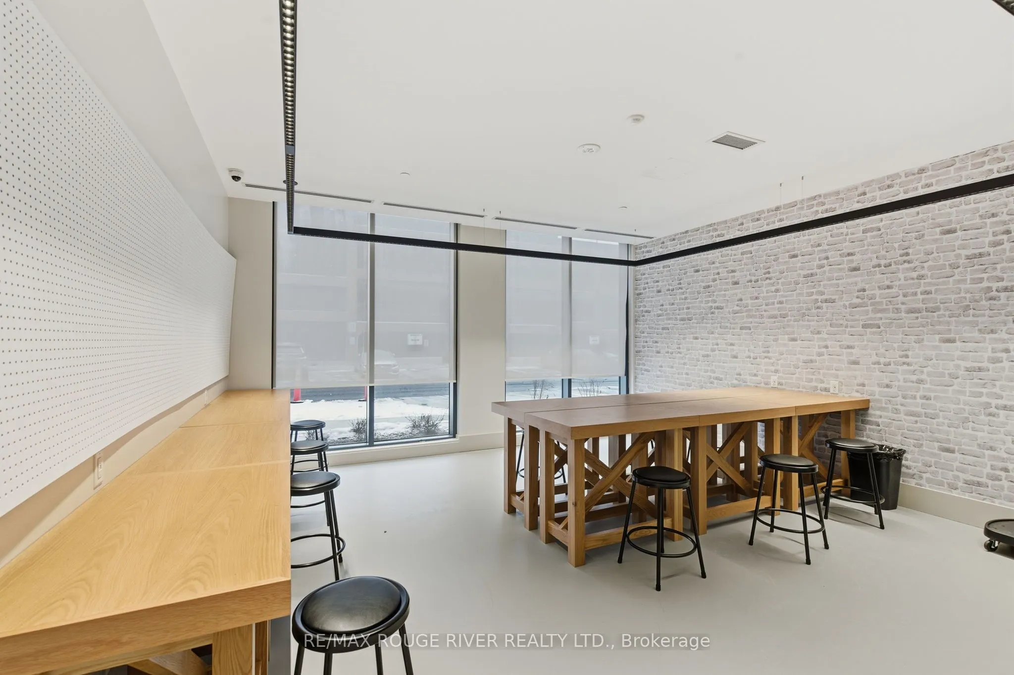 2545 SIMCOE Street N #2321