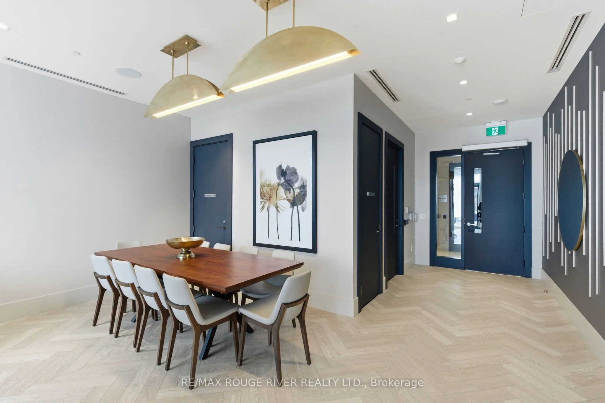 2545 SIMCOE Street N #2321