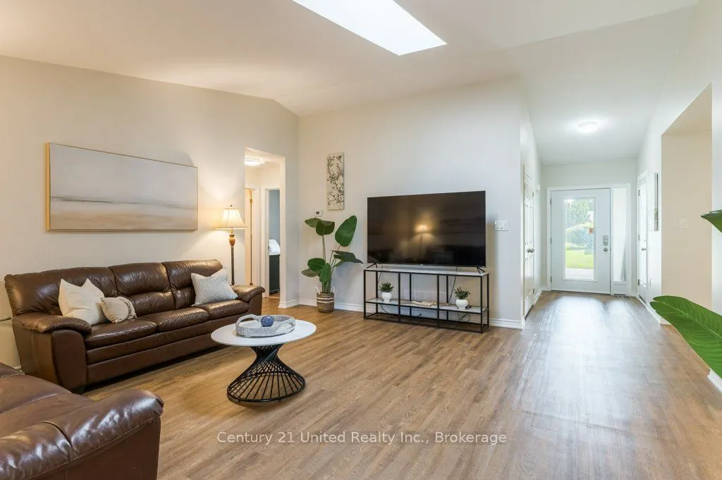 11 Algonquin Trail