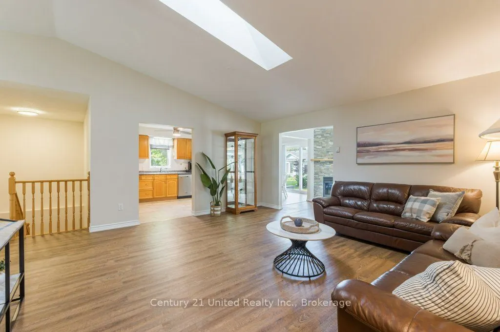 11 Algonquin Trail