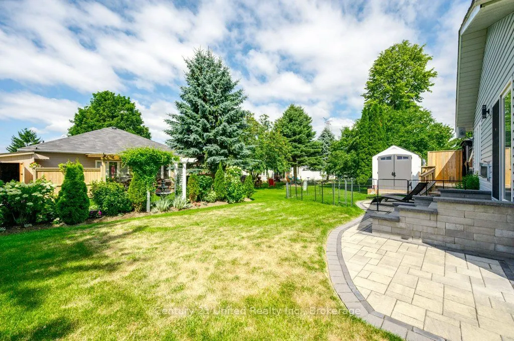 11 Algonquin Trail