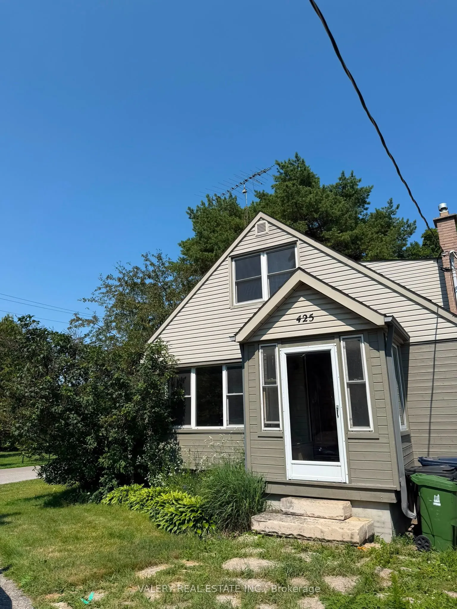 425 Livingston Road N