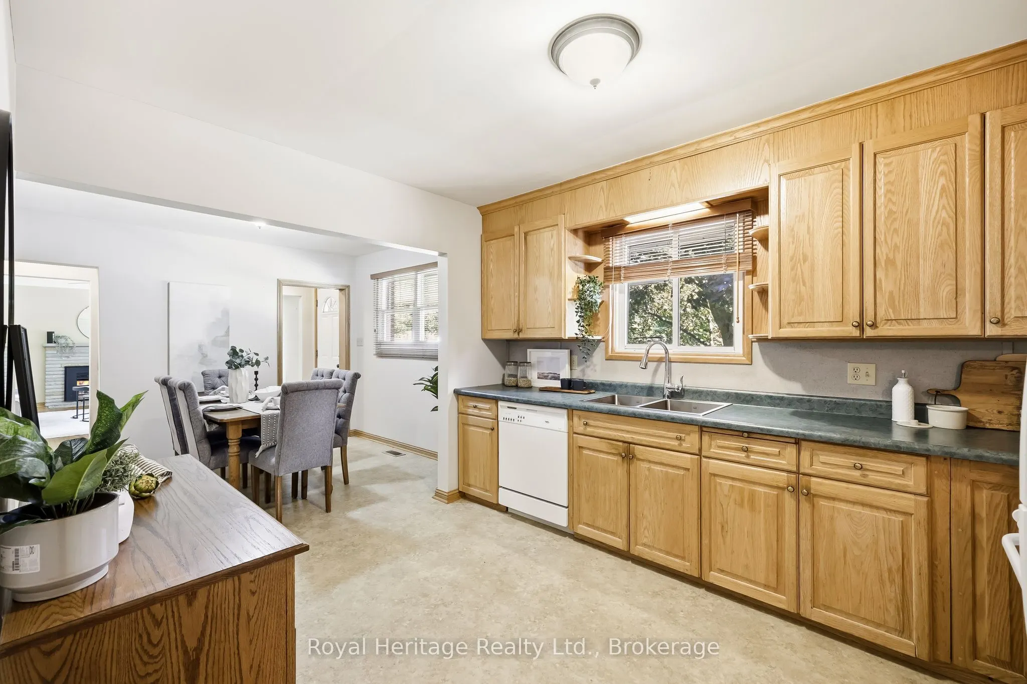 12 Simcoe Street