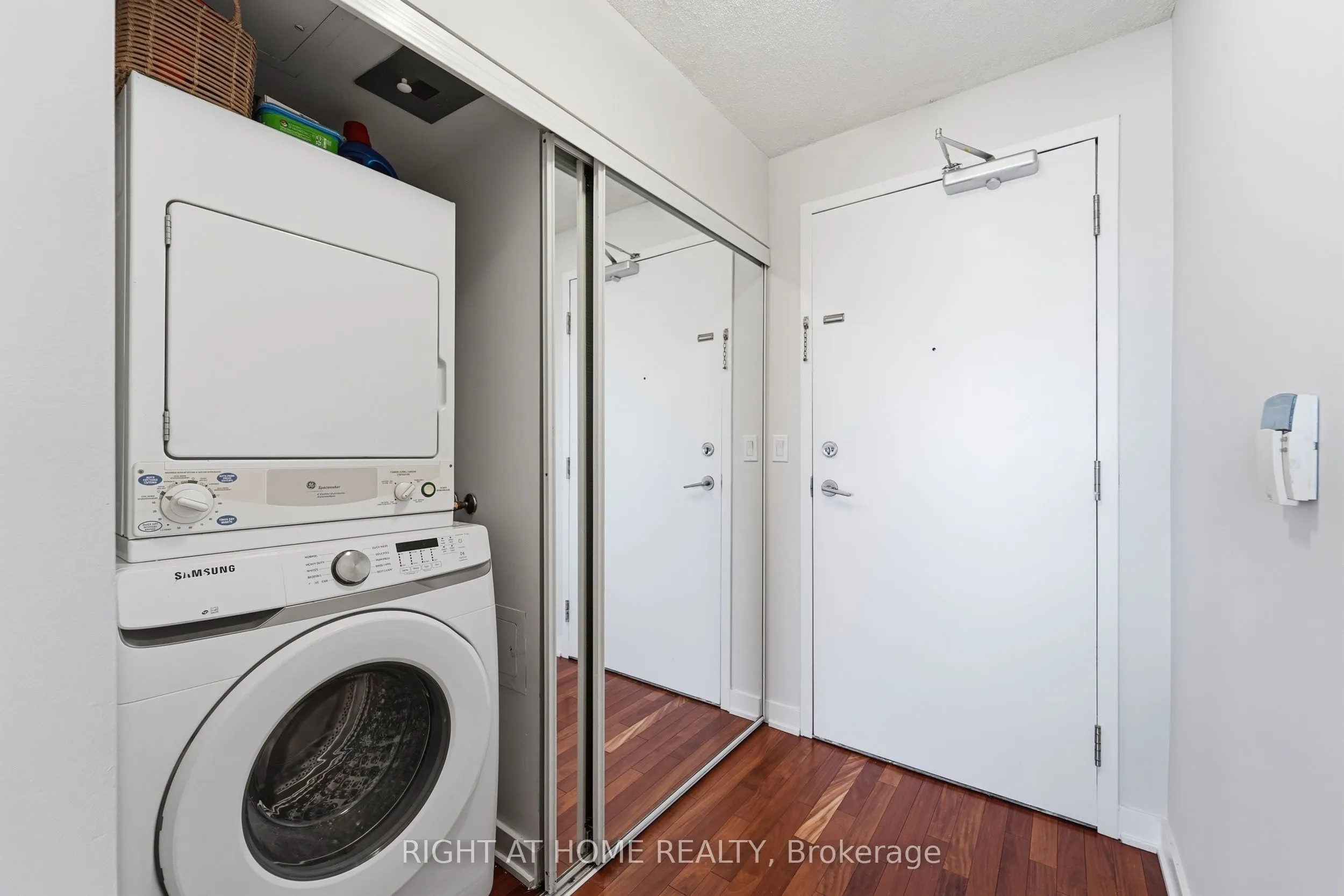 38 Lee Centre Drive #1612