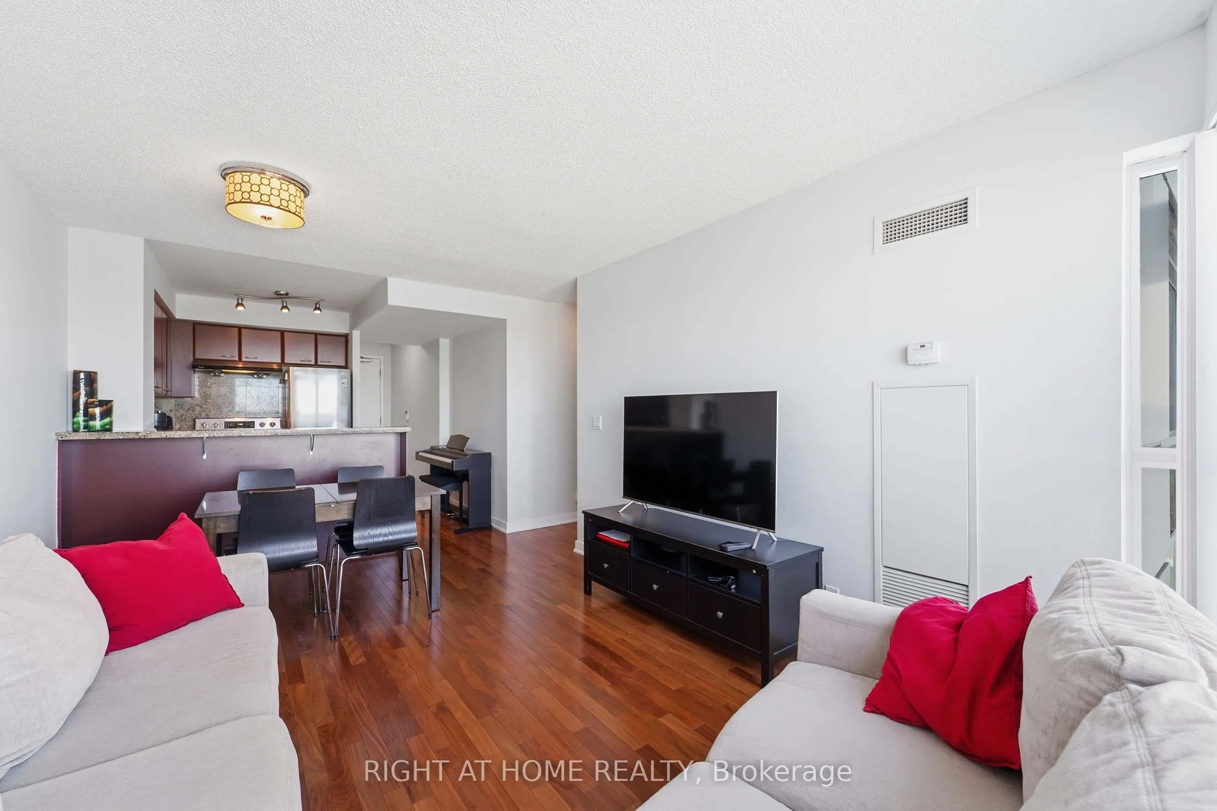 38 Lee Centre Drive #1612