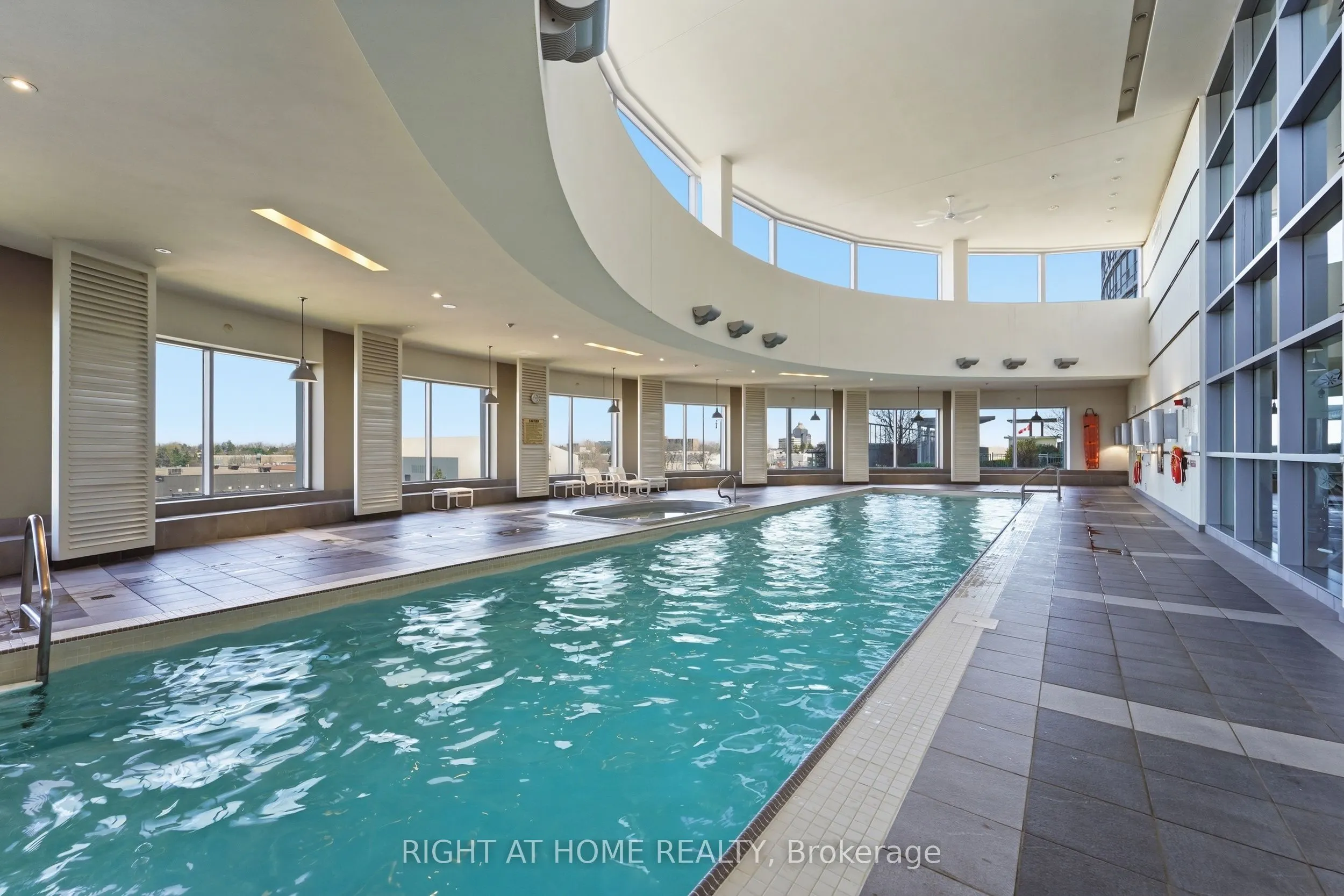 38 Lee Centre Drive #1612