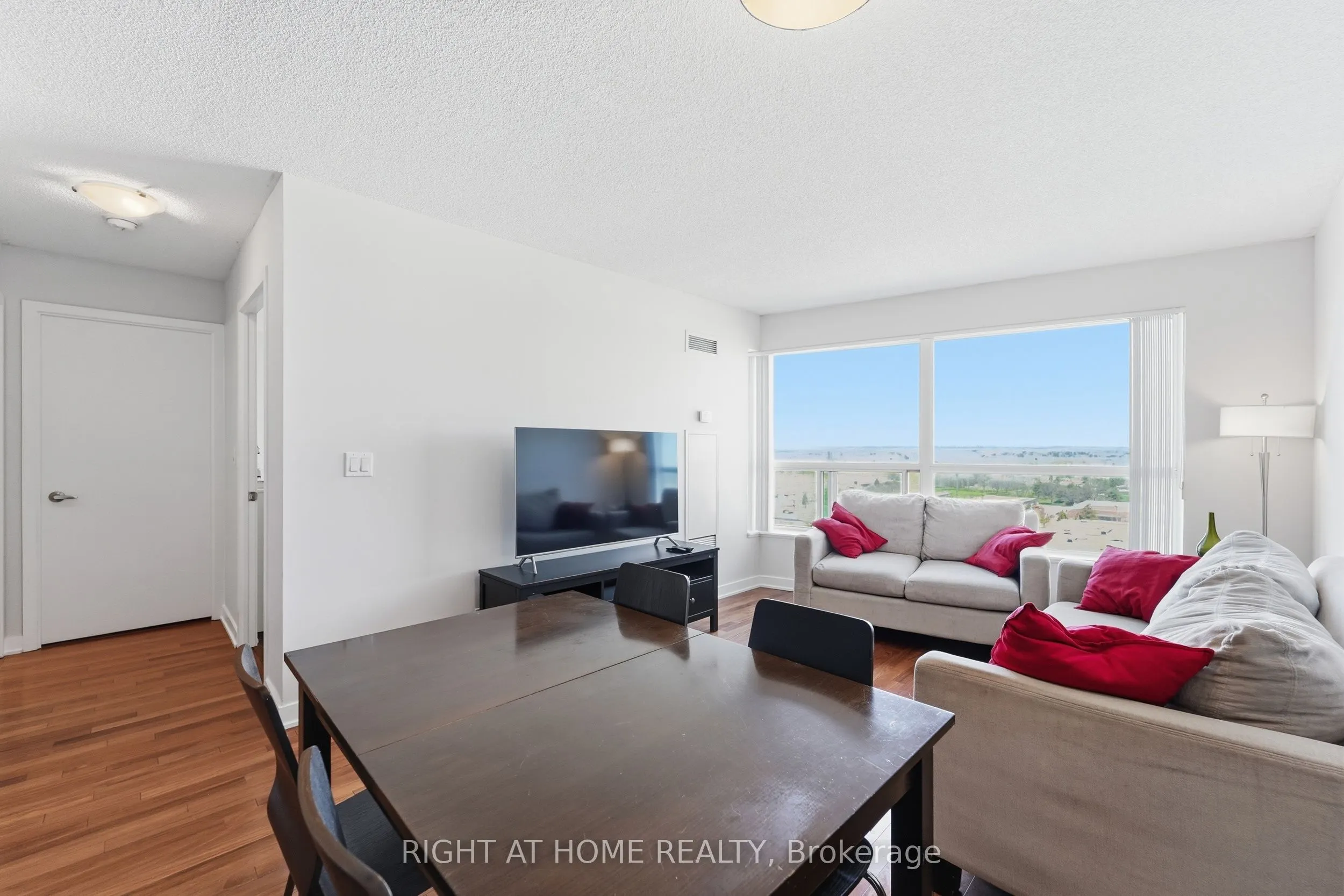 38 Lee Centre Drive #1612
