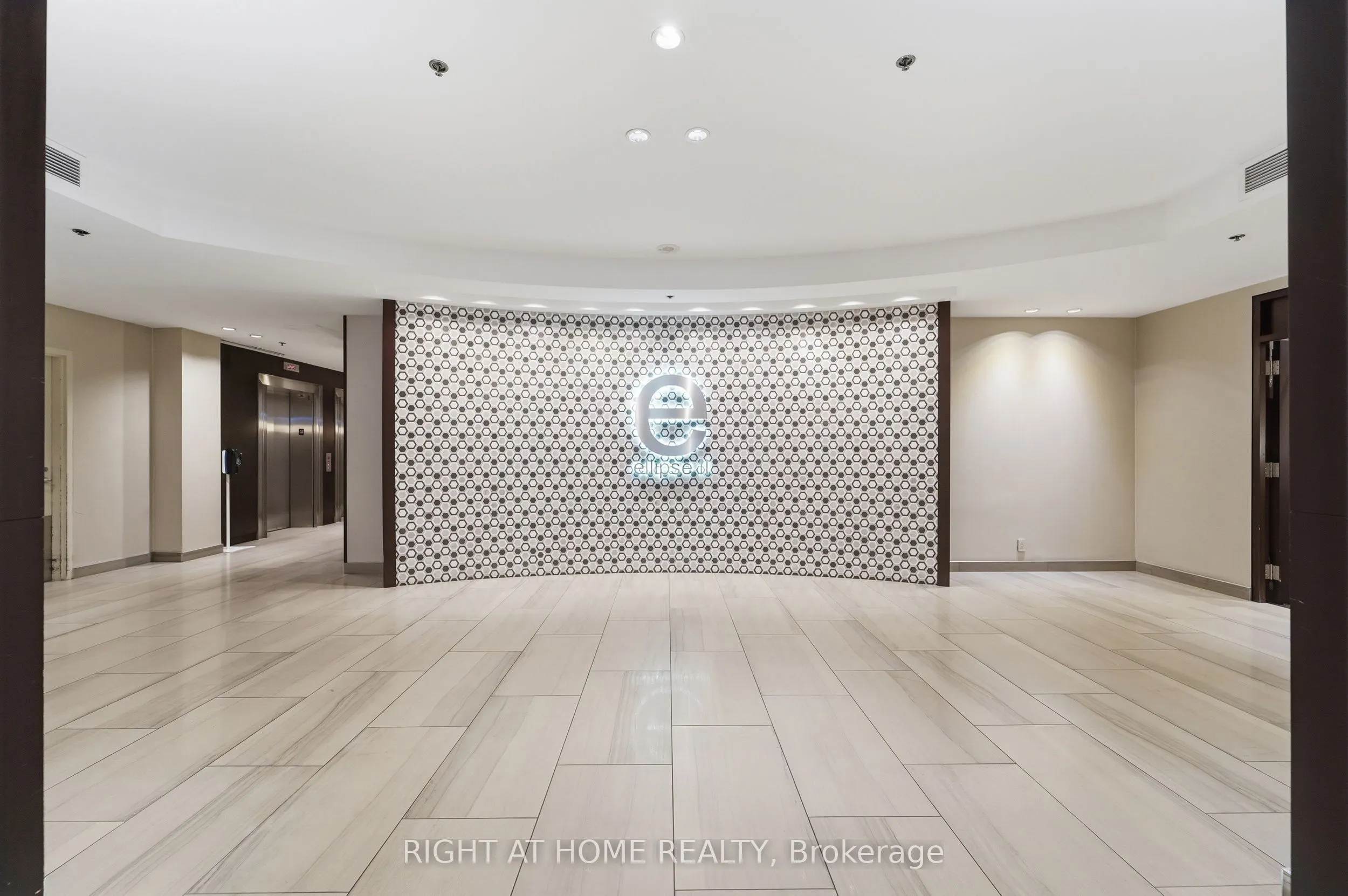 38 Lee Centre Drive #1612