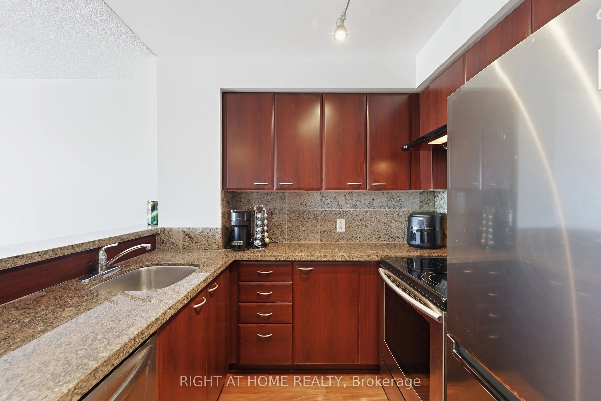 38 Lee Centre Drive #1612