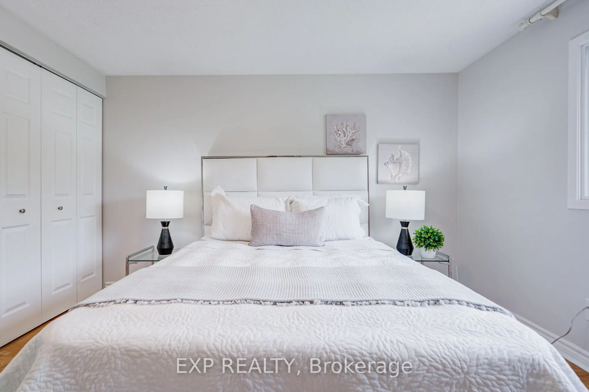 1132 Cedarcroft Crescent