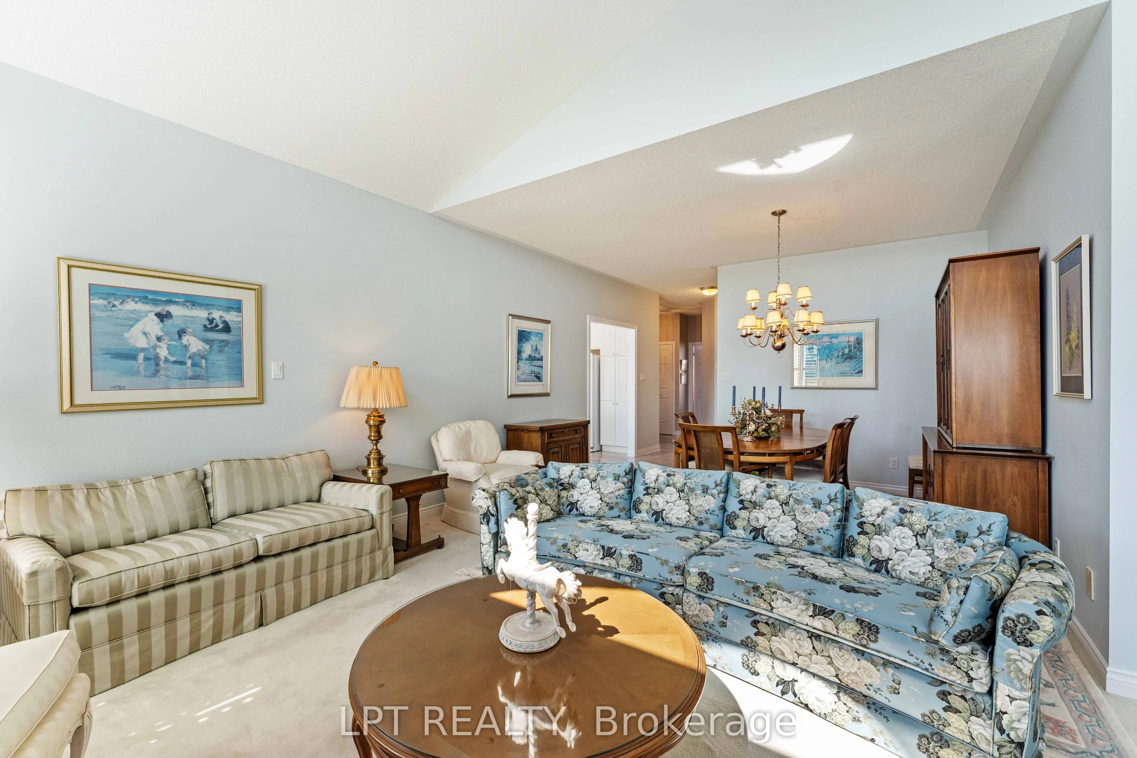 219 Waterbury Crescent
