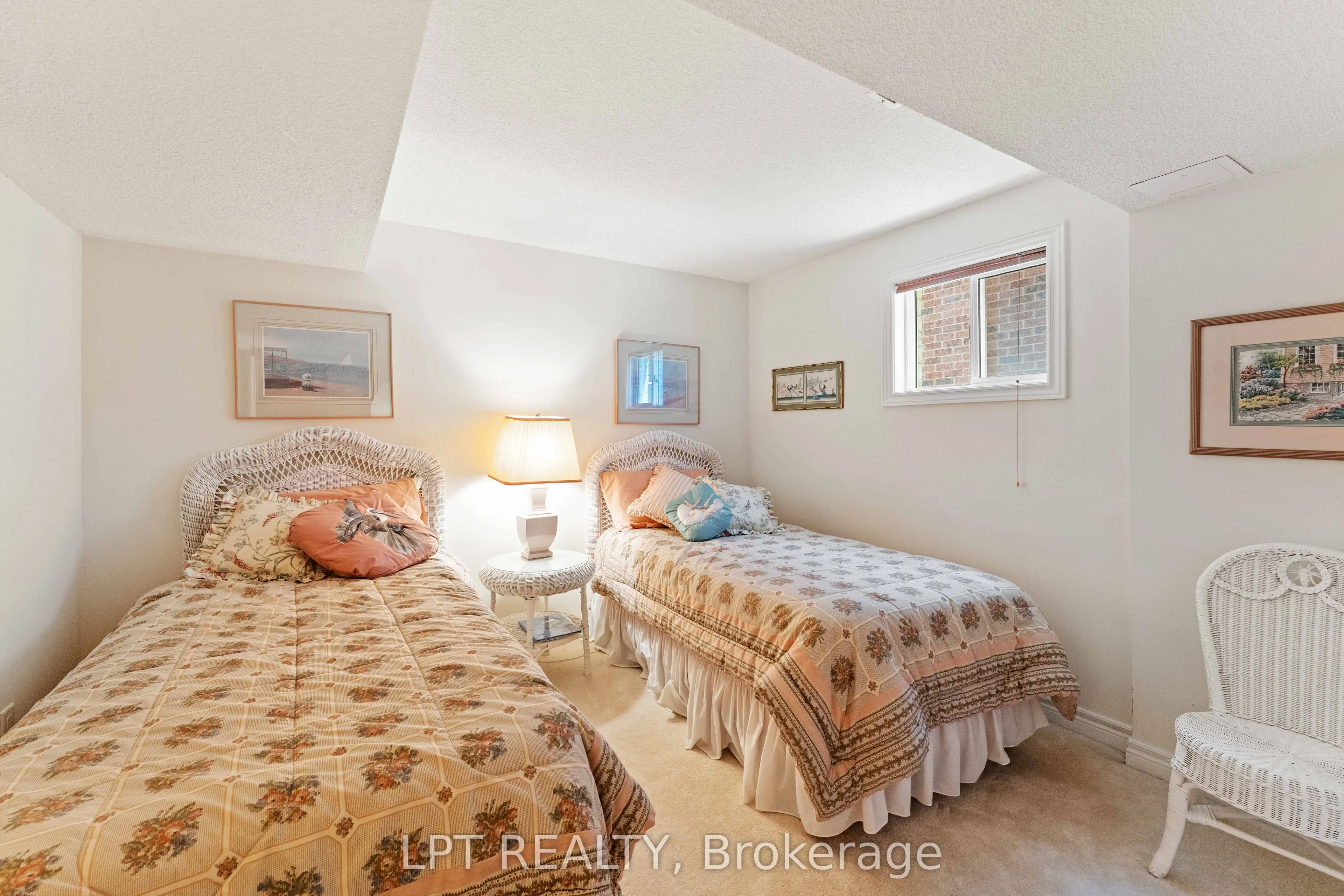 219 Waterbury Crescent