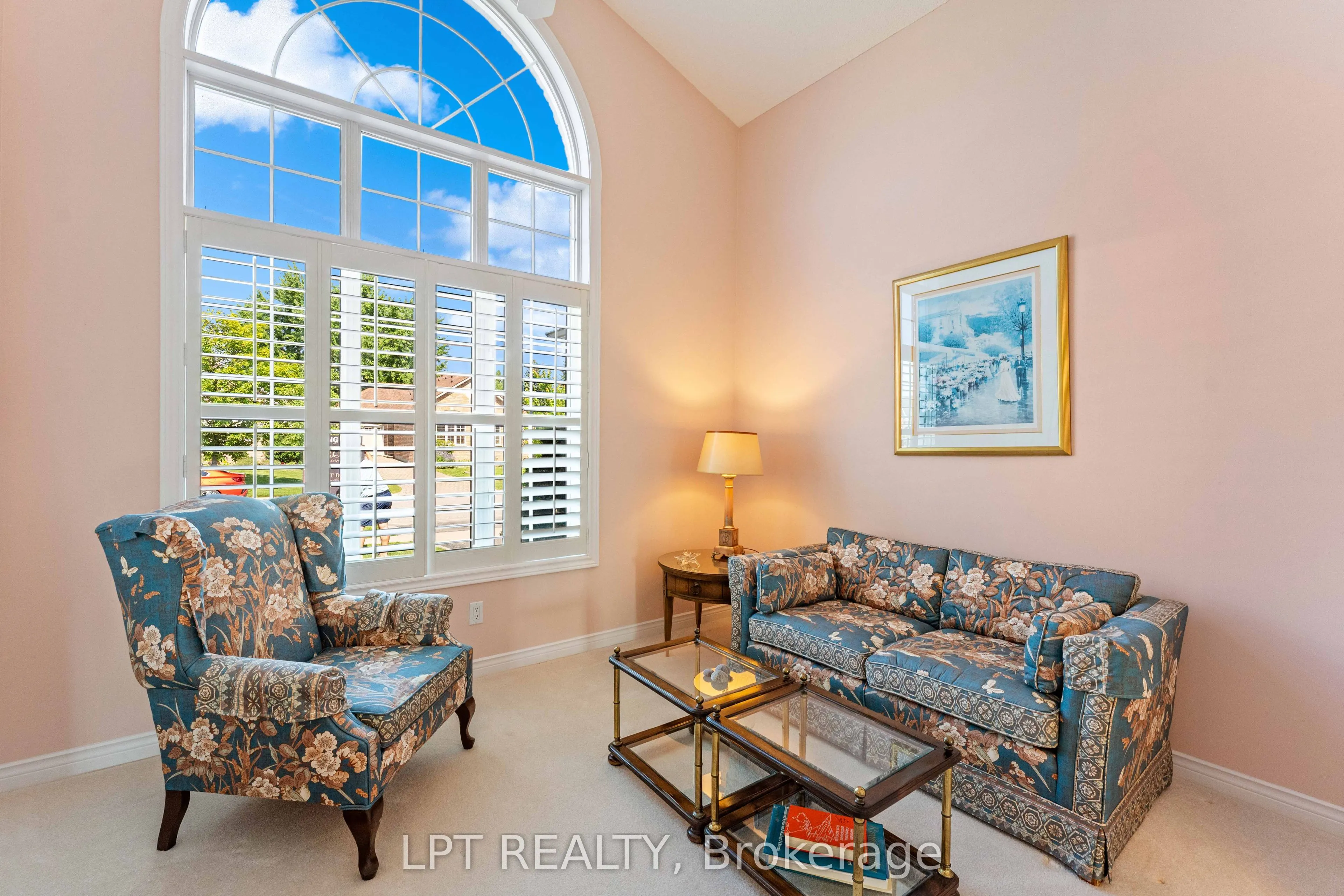 219 Waterbury Crescent