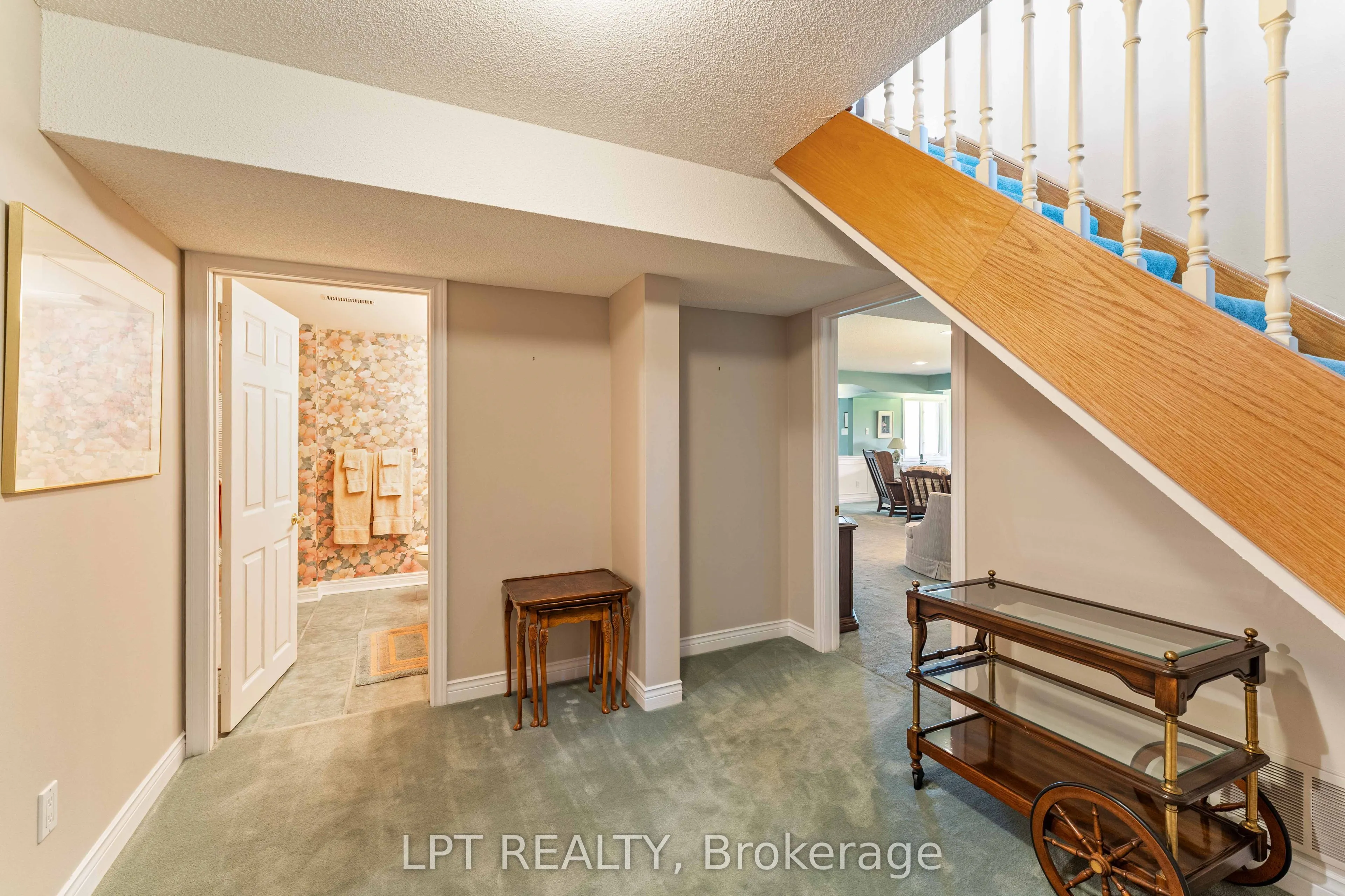 219 Waterbury Crescent