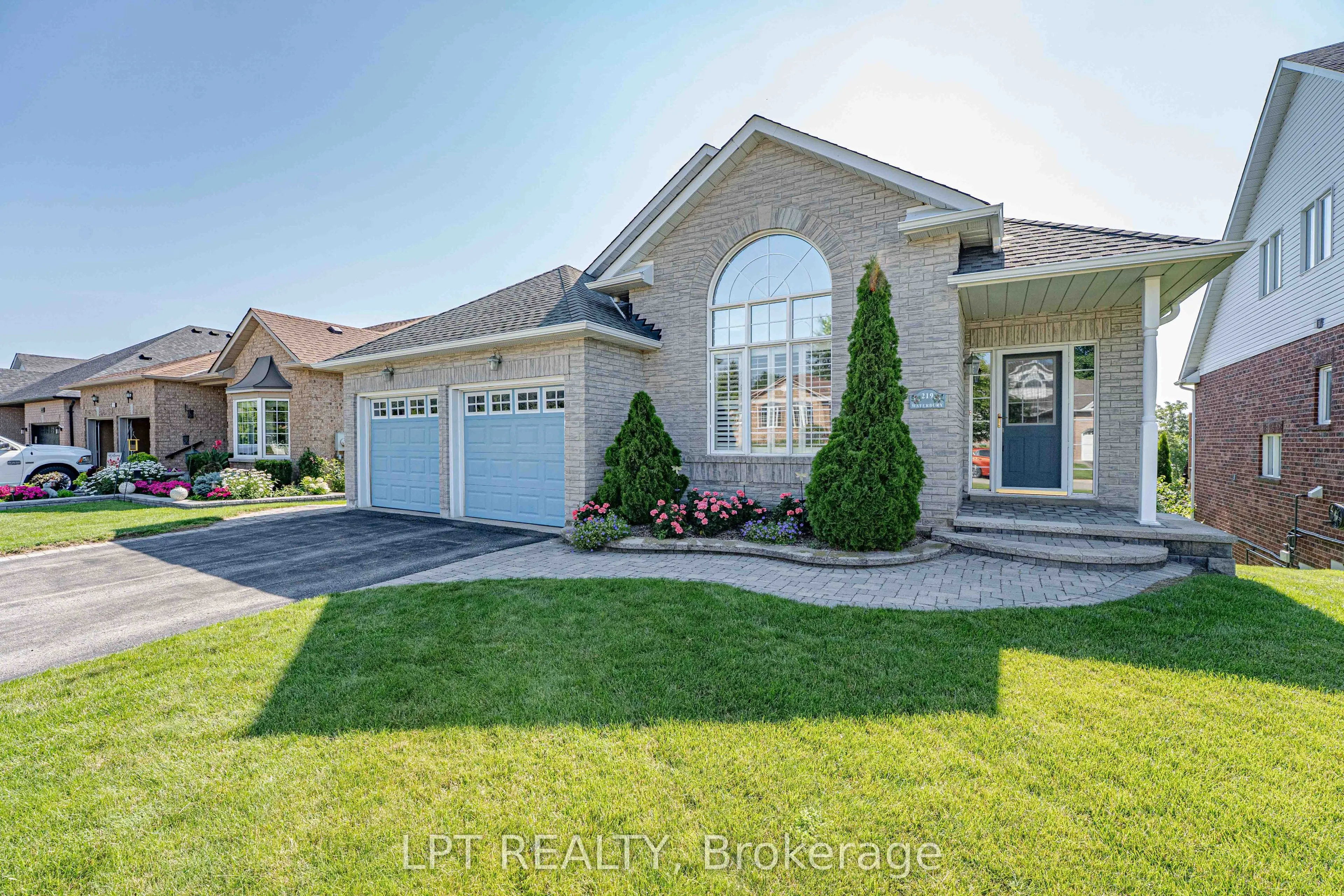 219 Waterbury Crescent