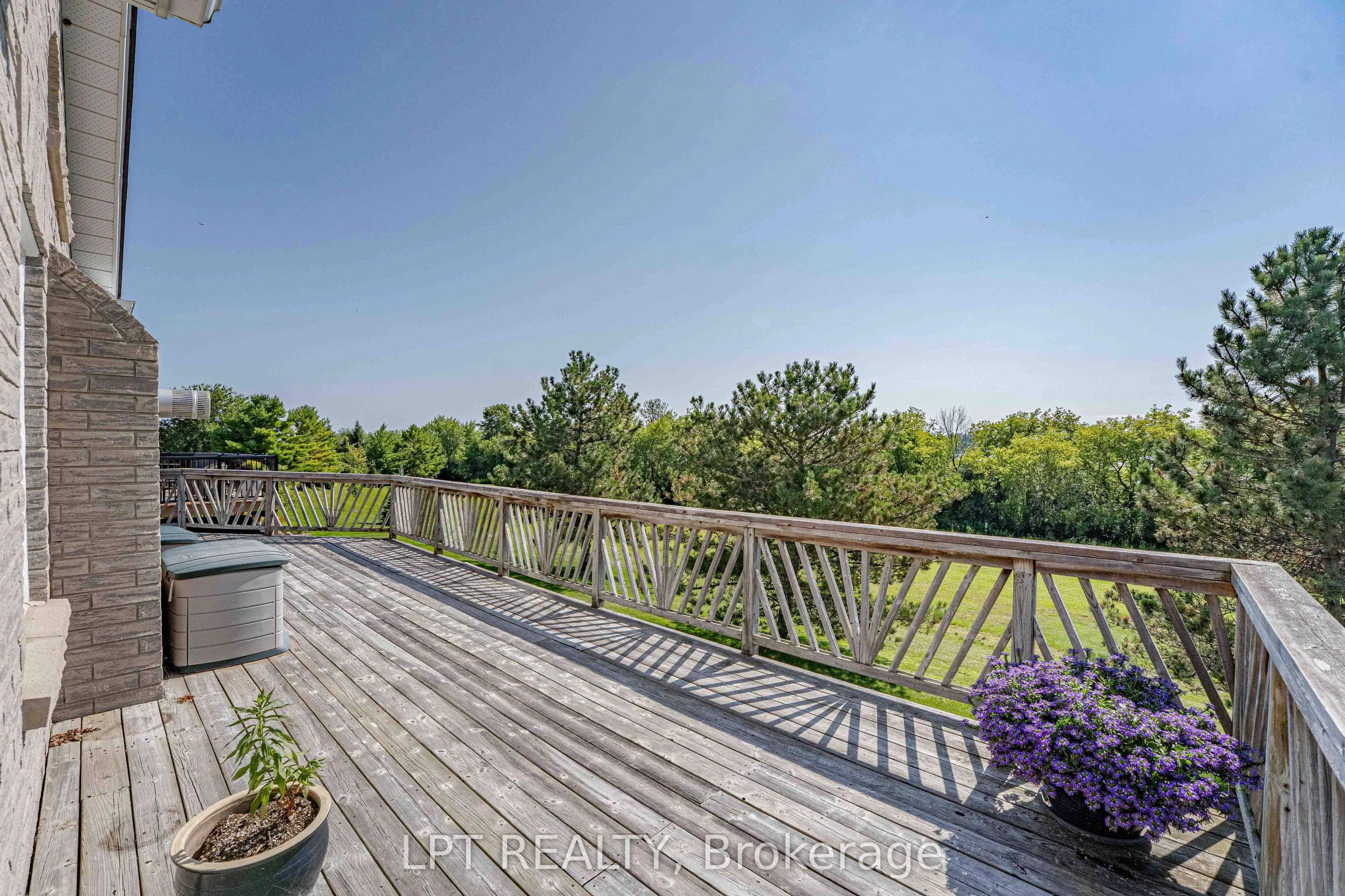 219 Waterbury Crescent