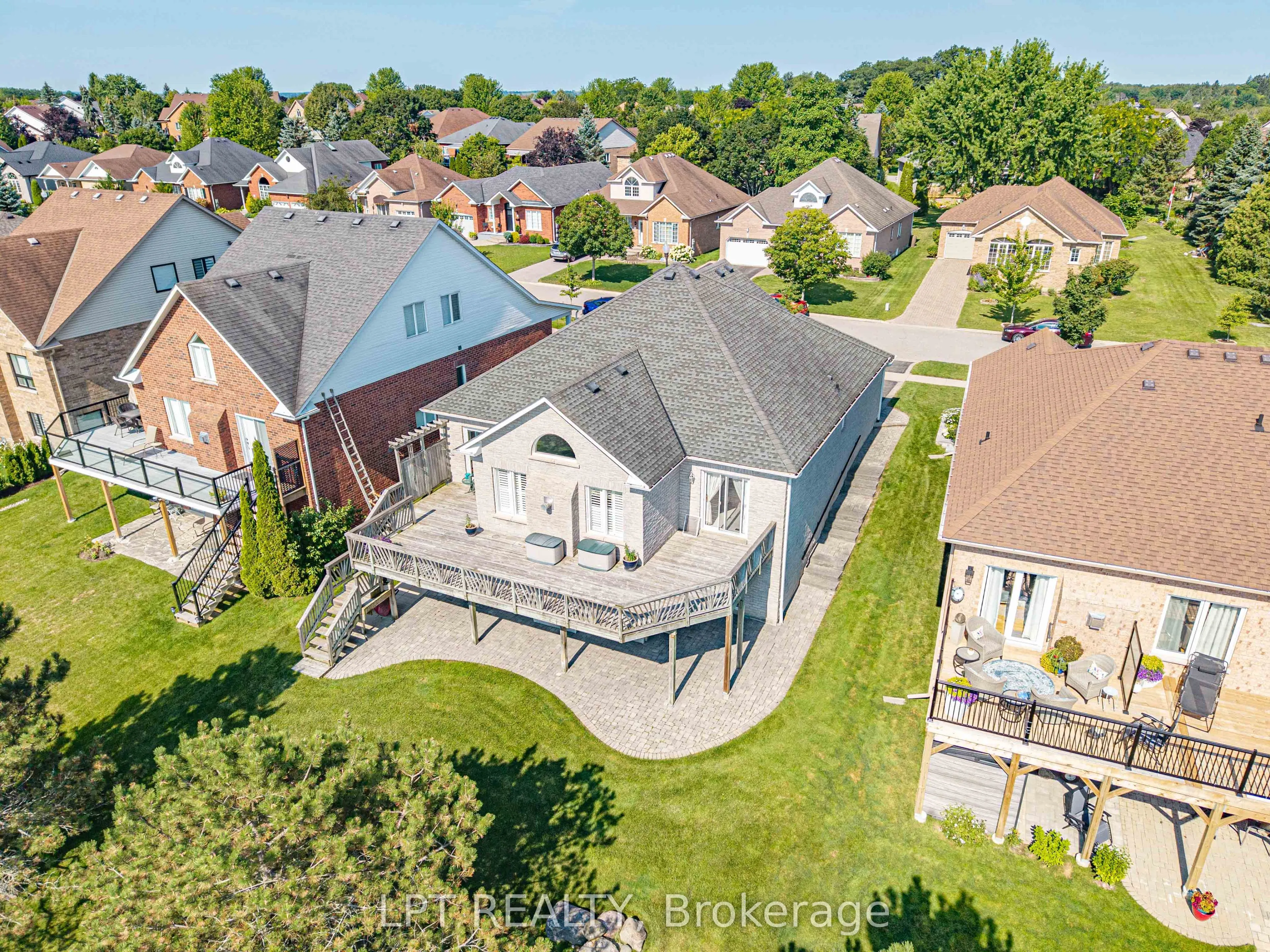 219 Waterbury Crescent